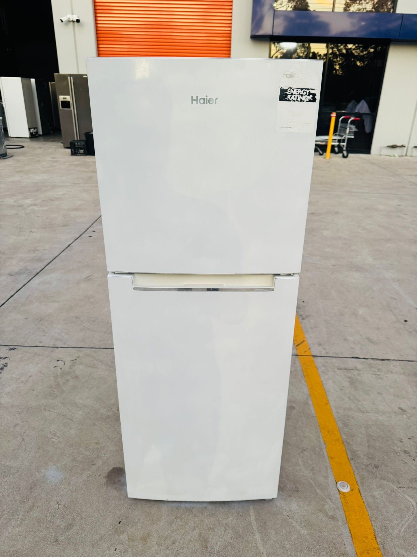 **HAIER 221 LITRES FRIDGE FREEZER **