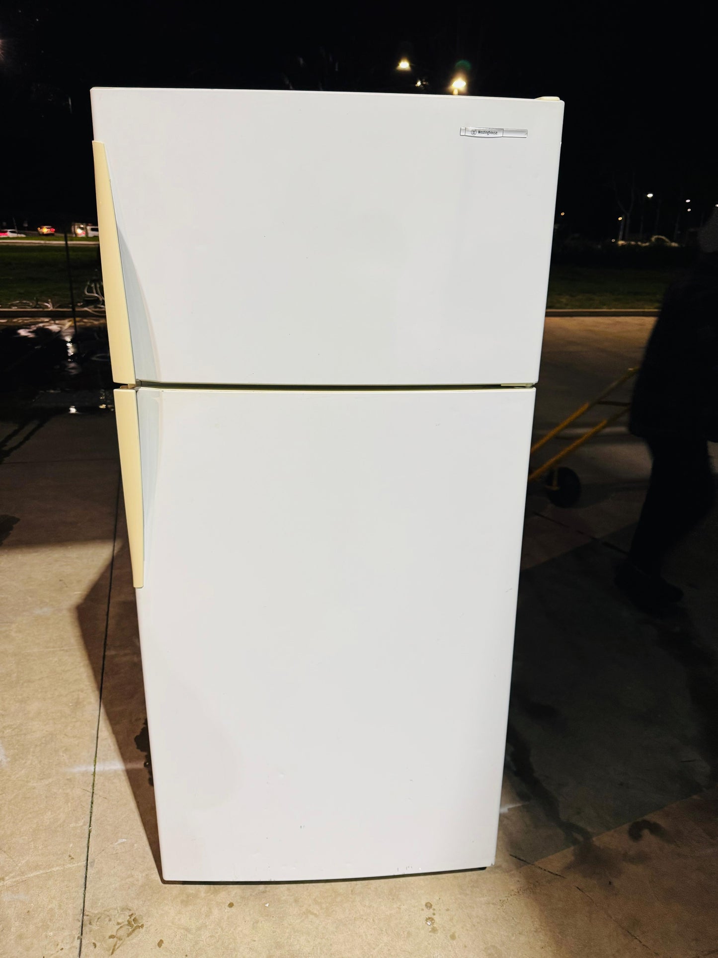 **WESTINGHOUSE 517 LITRES FRIDGE FREEZER**