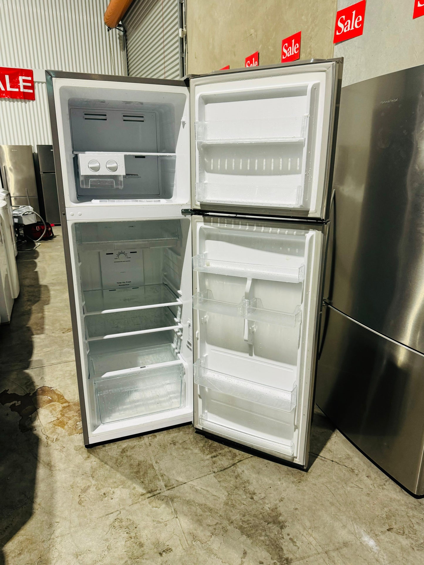 **HISENSE 350 LITRES FRIDGE FREEZER**