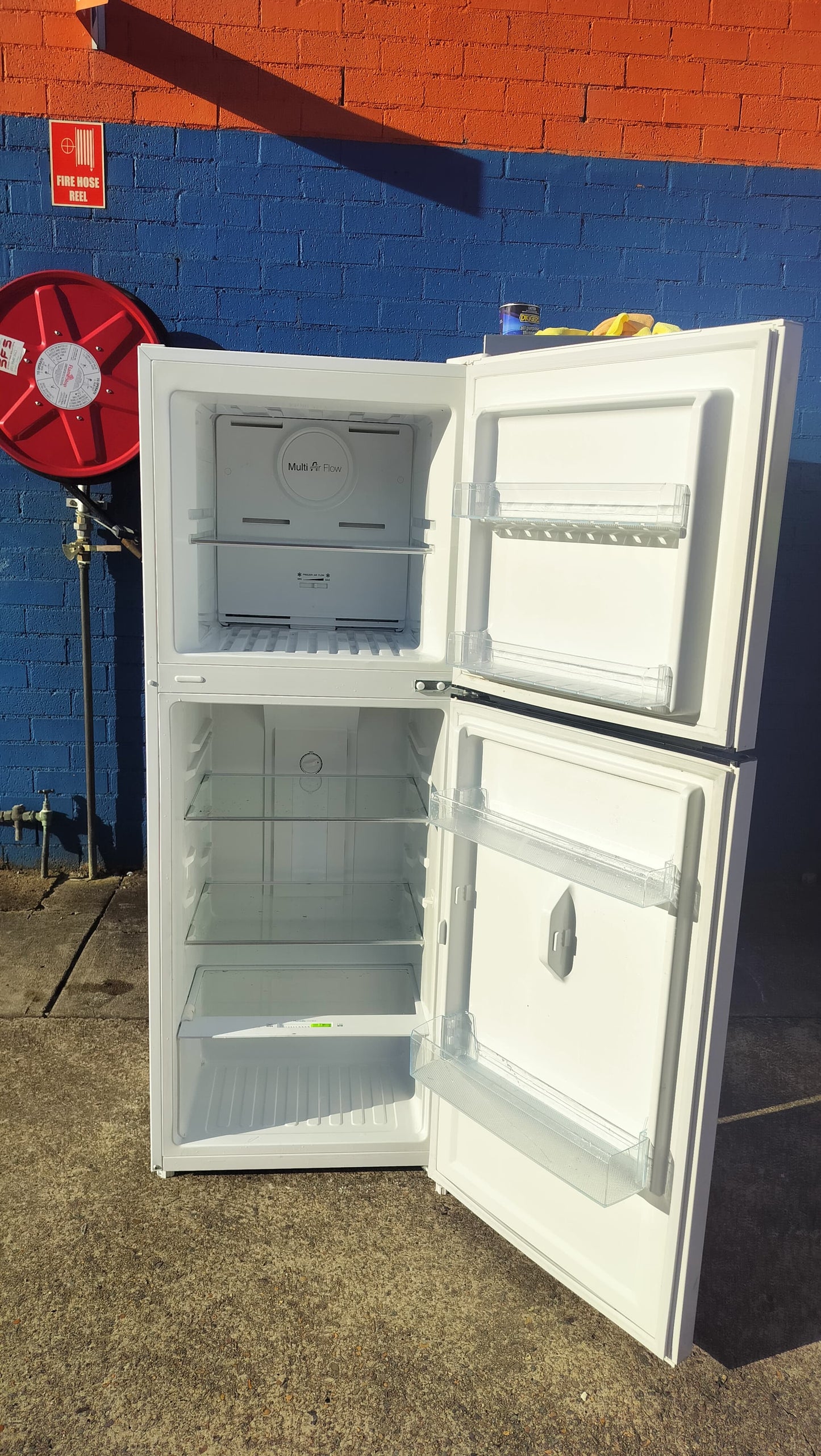 **CHIQ 216 LITRES FRIDGE FREEZER**