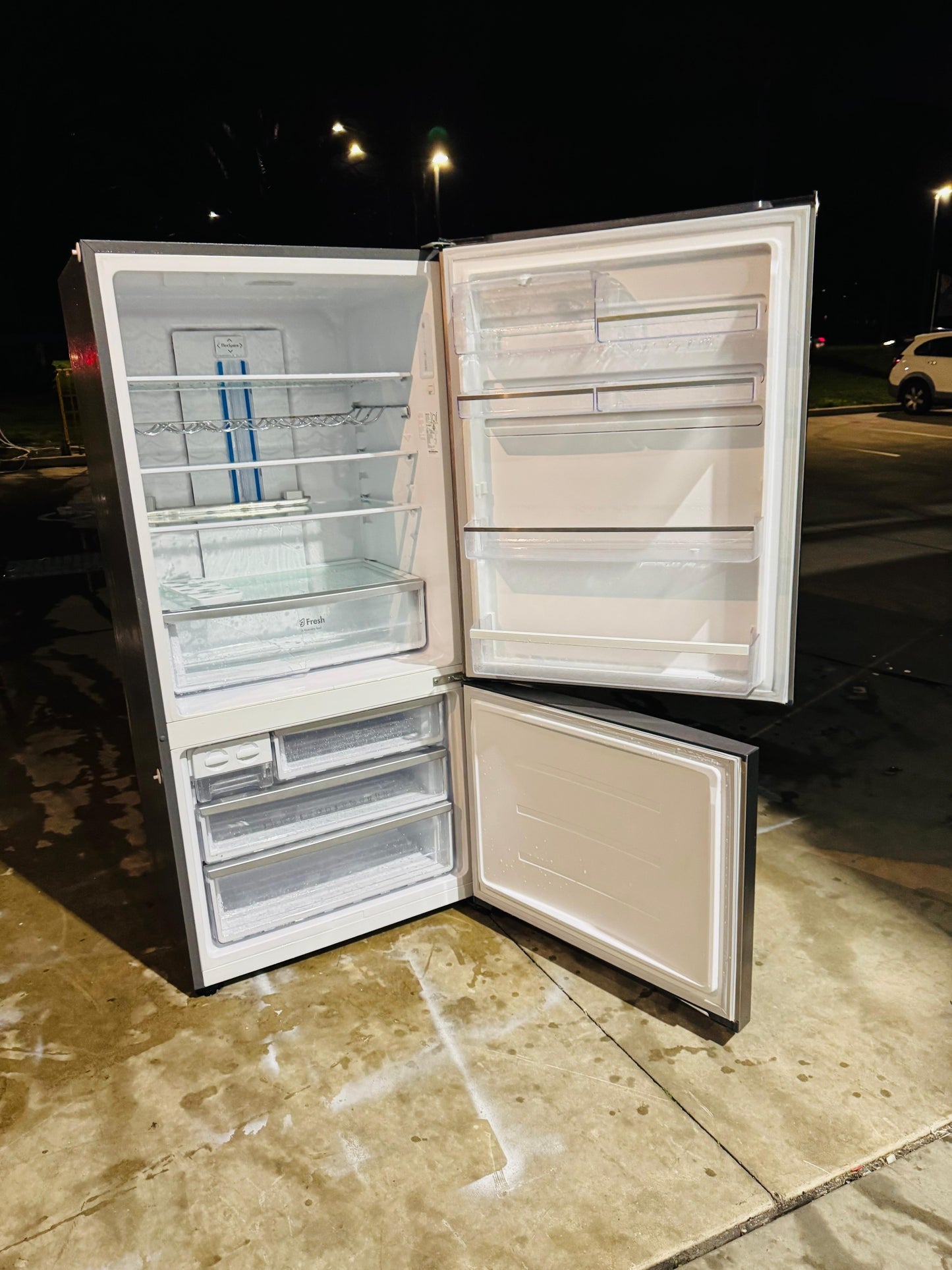 **WESTINGHOUSE 529 LITRES FRIDGE FREEZER**