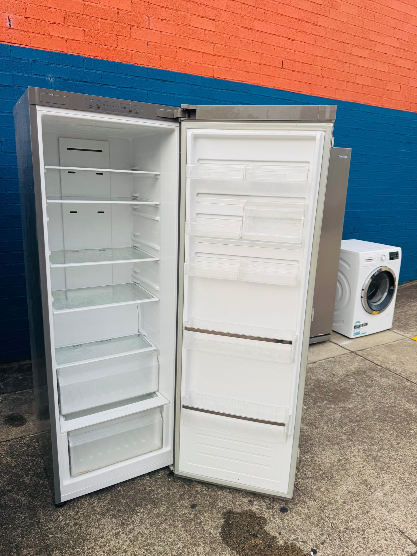 **WESTINGHOUSE 353 LITRES FRIDGE**