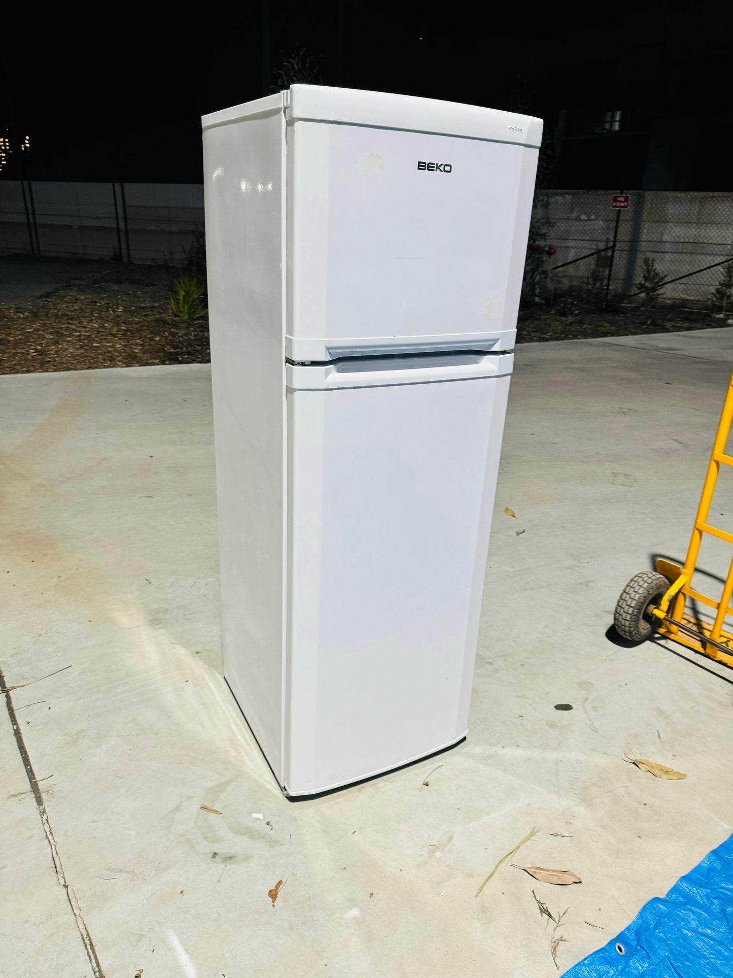 **BEKO 253 LITRES FRIDGE FREEZER**