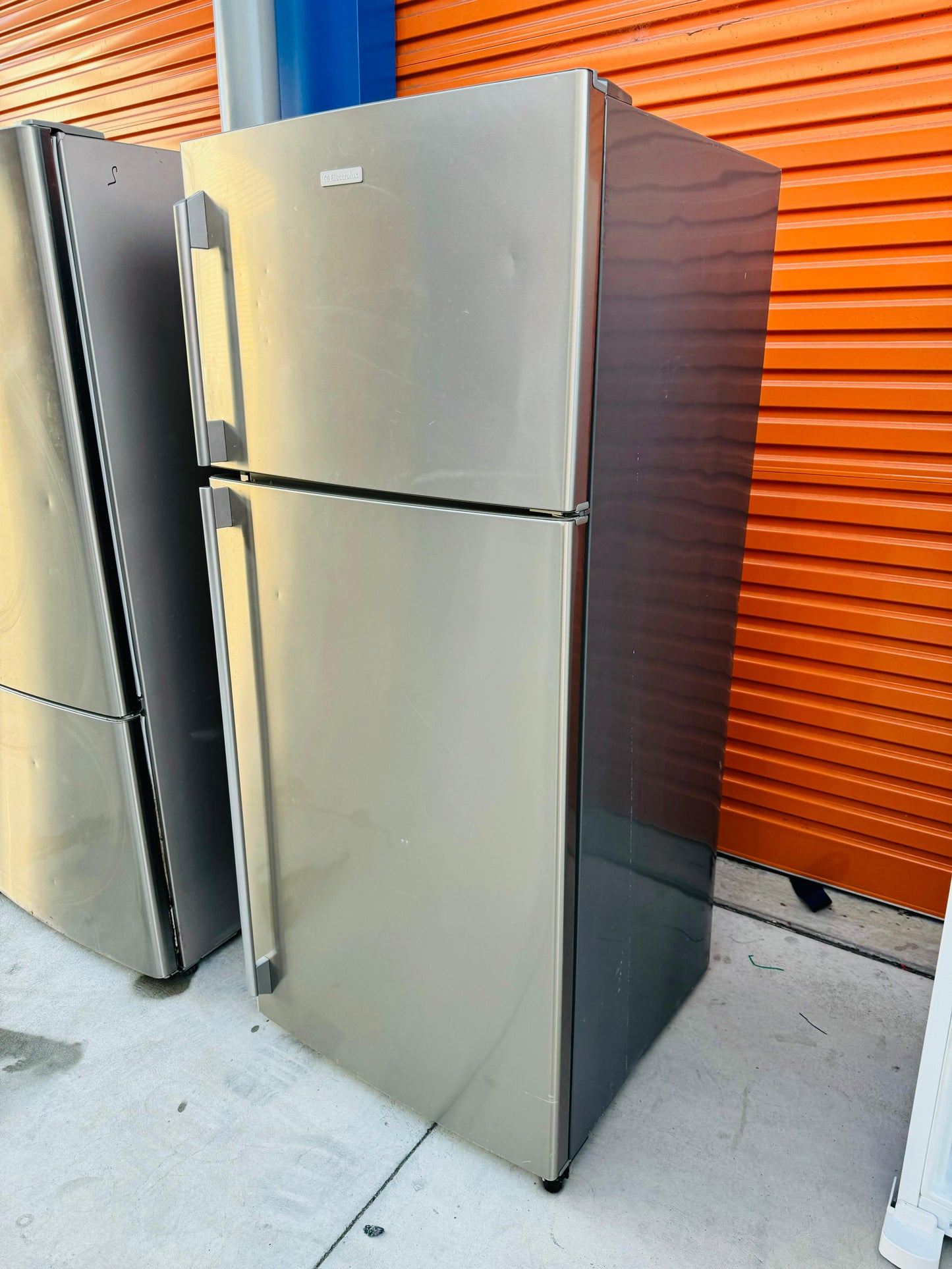 **ELECTROLUX 420 LITRES FRIDGE FREEZER**