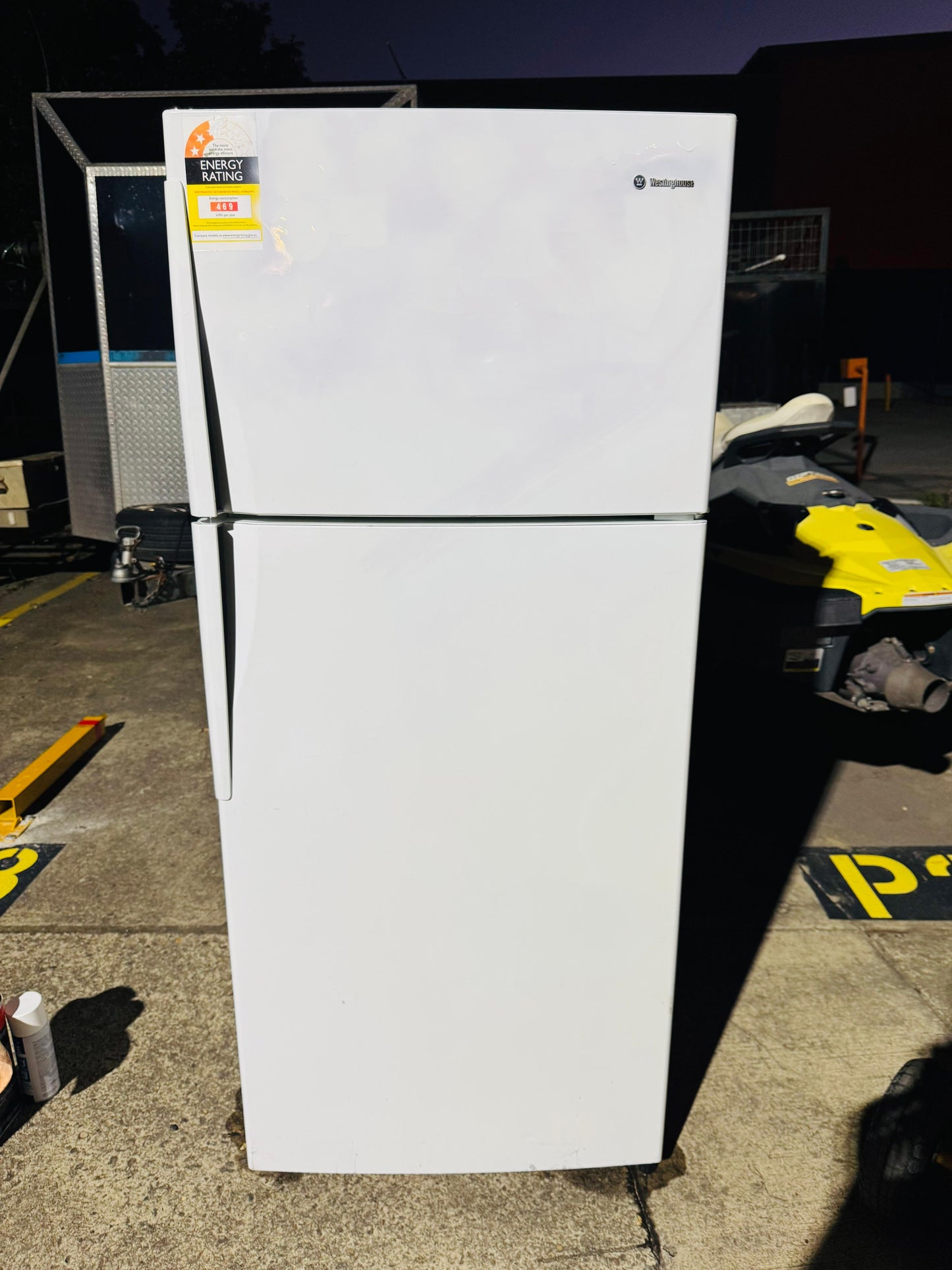 **WESTINGHOUSE 420 LITRES FRIDGE FREEZER**