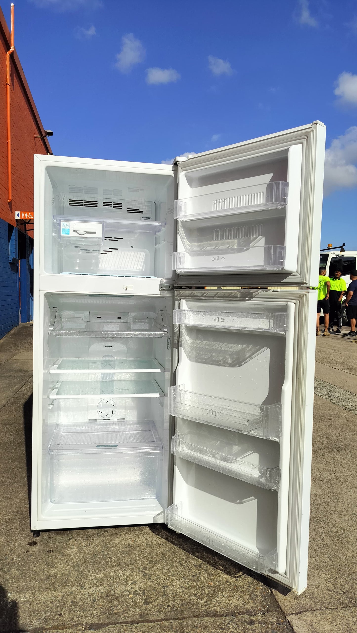 **LG 315 LITRES FRIDGE FREEZER**