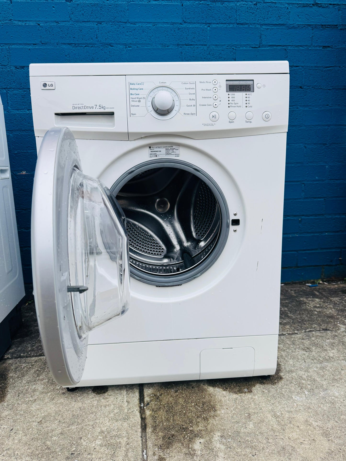 **LG 7.5KGS FRONT LOADER WASHING MACHINE**