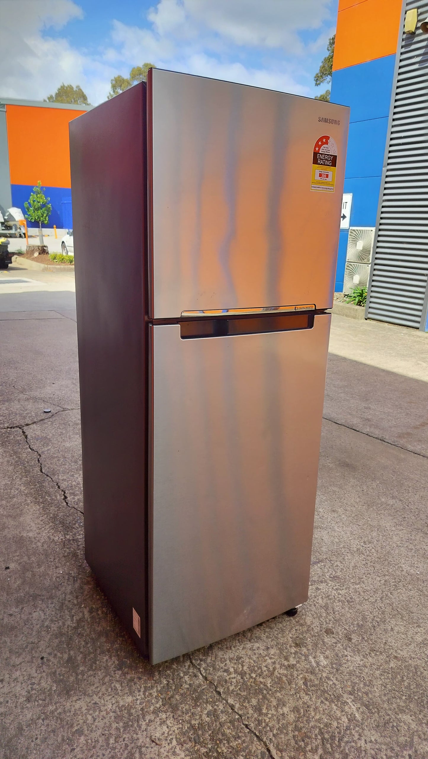 **SAMSUNG 320 LITRES FRIDGE FREEZER**