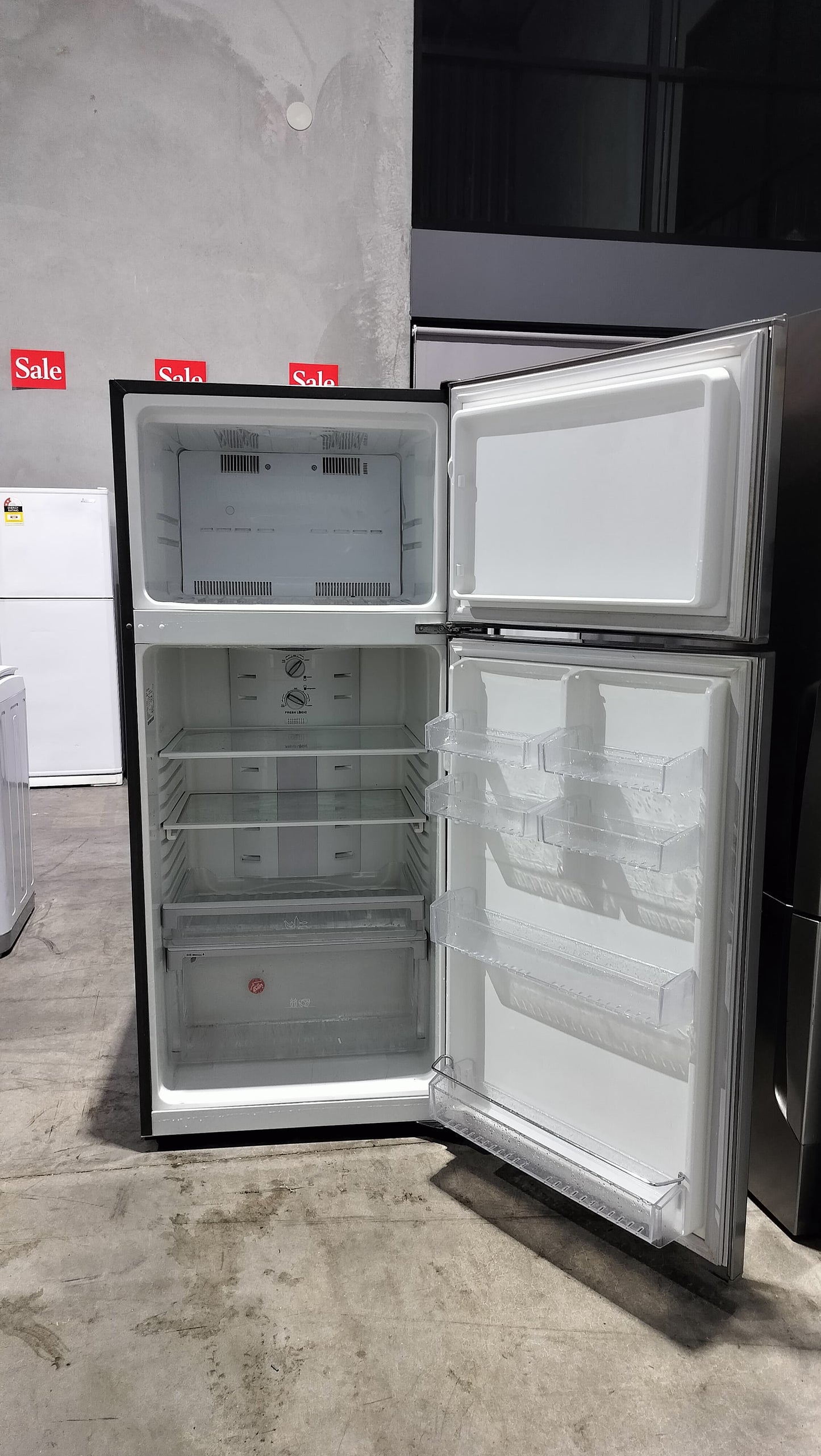 **ELECTROLUX 420 LITRES FRIDGE FREEZER**