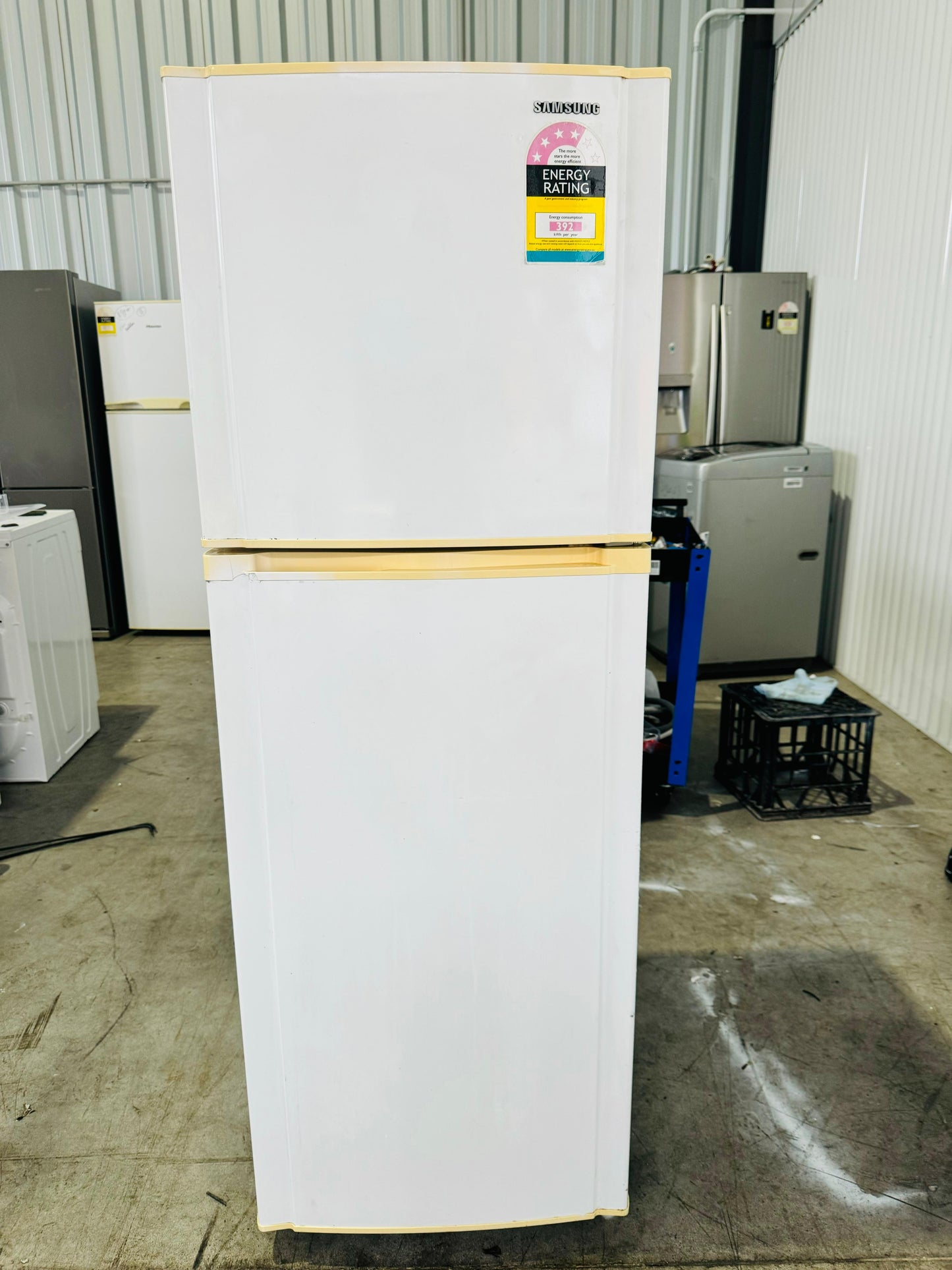 **SAMSUNG 244 LITRES FRIDGE FREEZER**