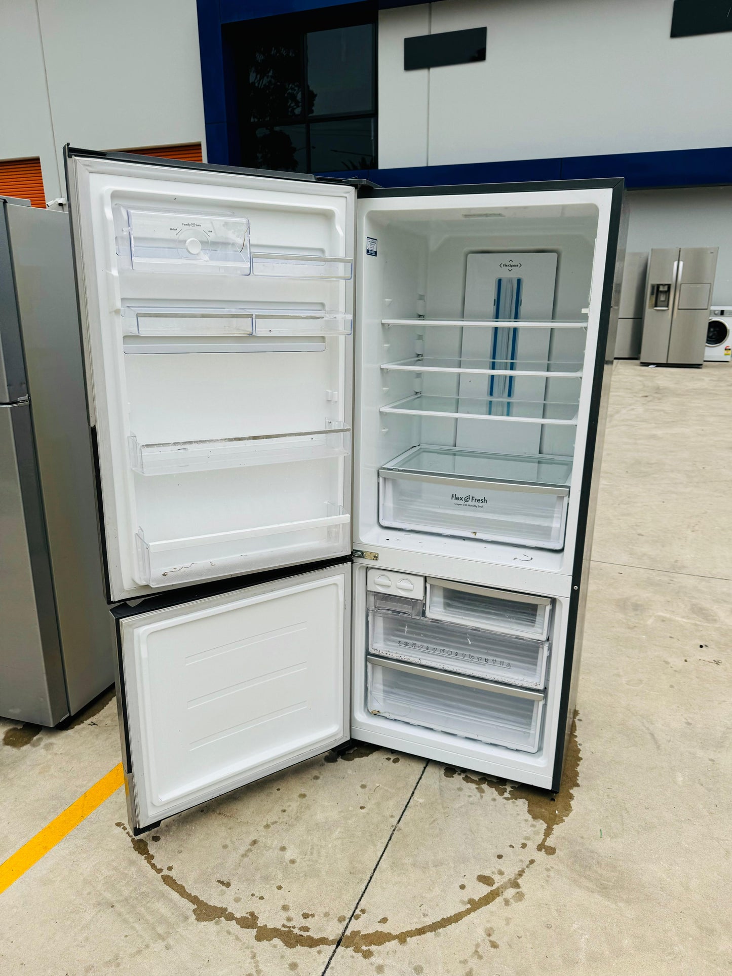 **WESTINGHOUSE 454 LITRES FRIDGE FREEZER**