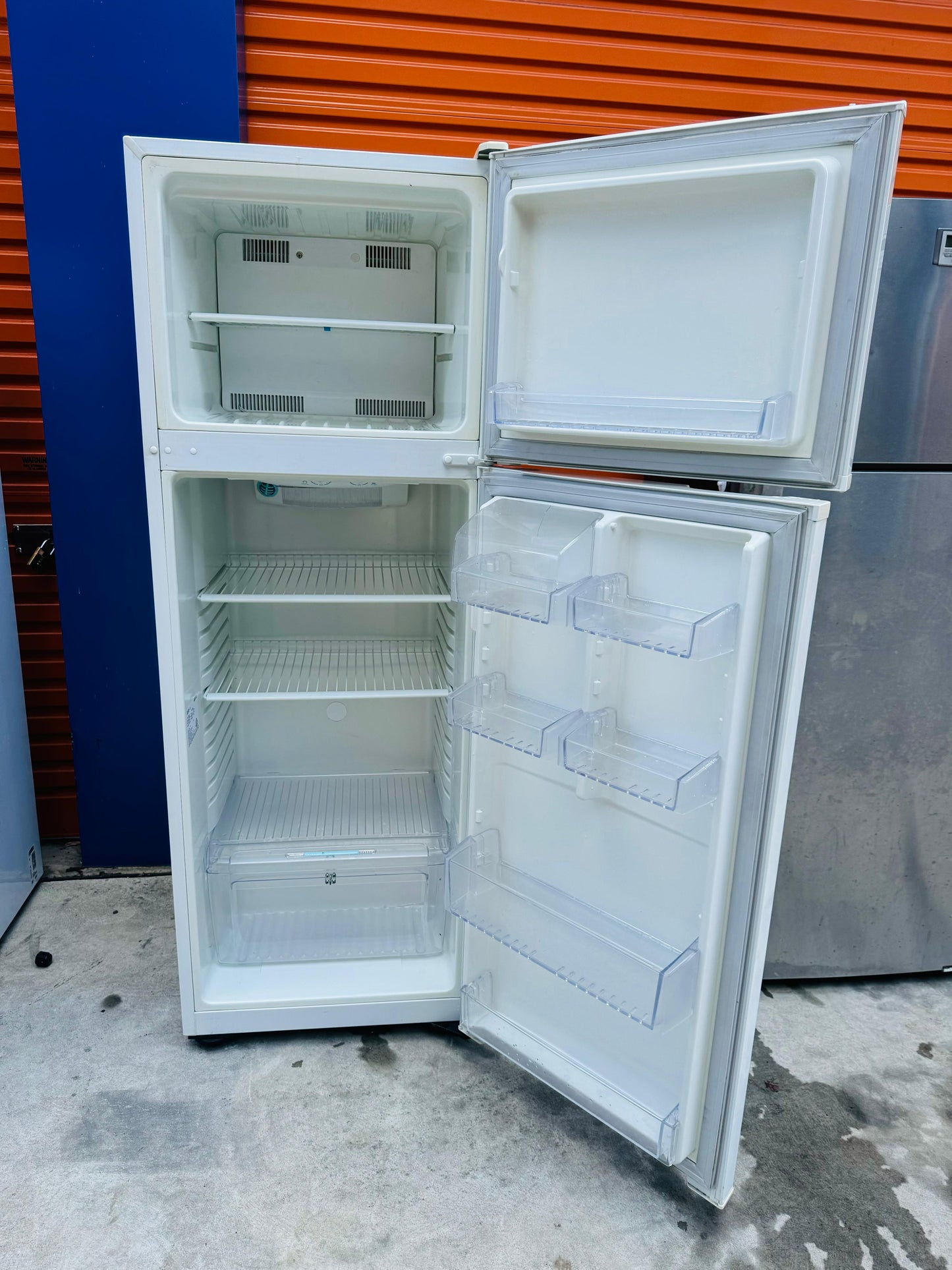 **SIMPSON 328 LITRES FRIDGE FREEZER**