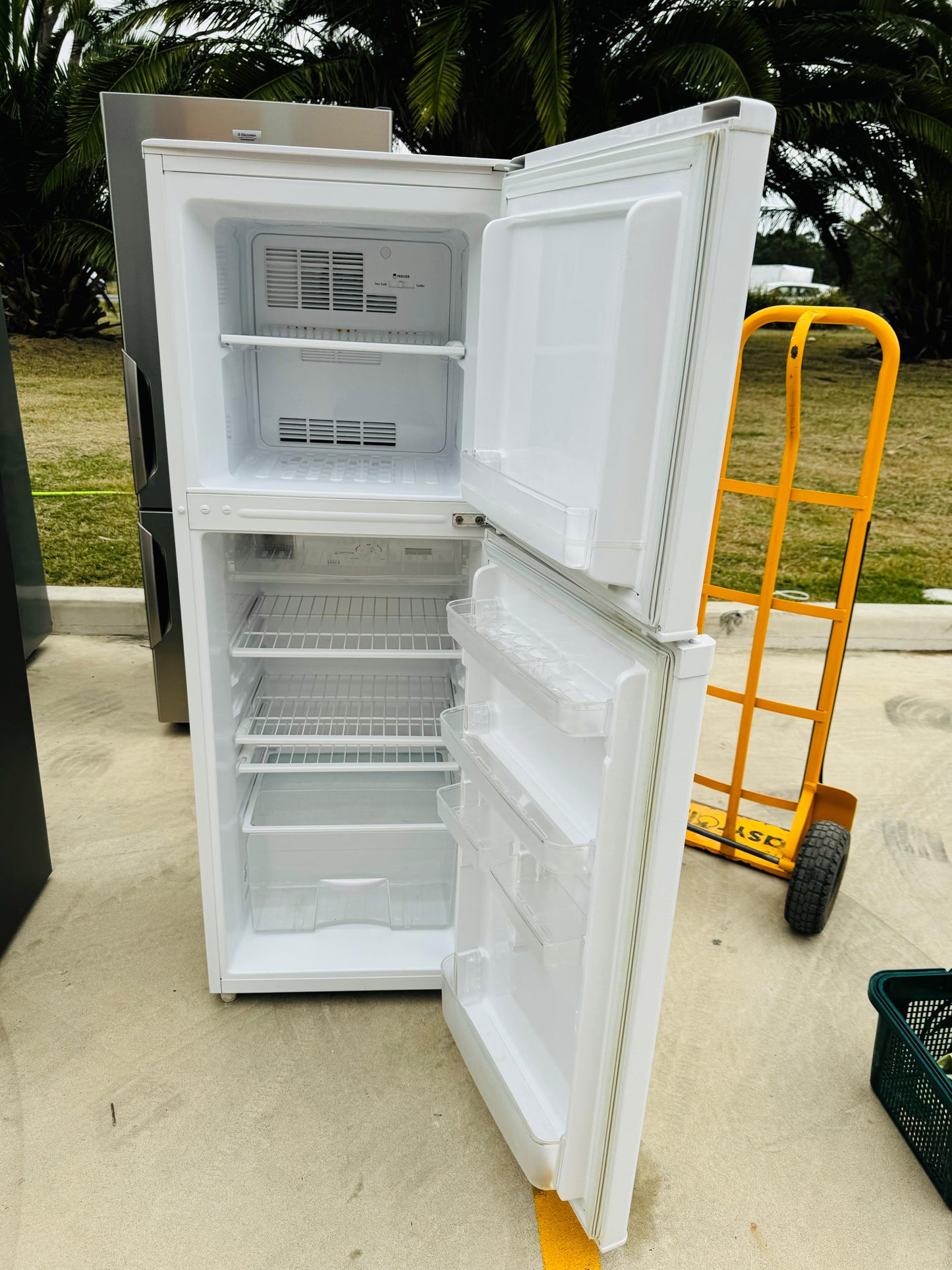 **WESTINGHOUSE 202 LITRES FRIDGE FREEZER**