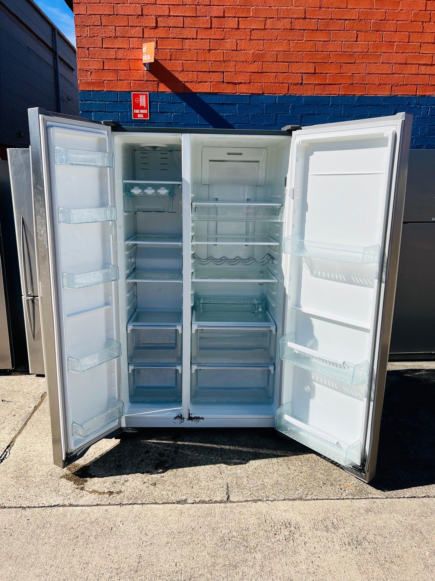 **WESTINGHOUSE SIDE BY SIDE 700 LITRES FRIDGE FREEZER**