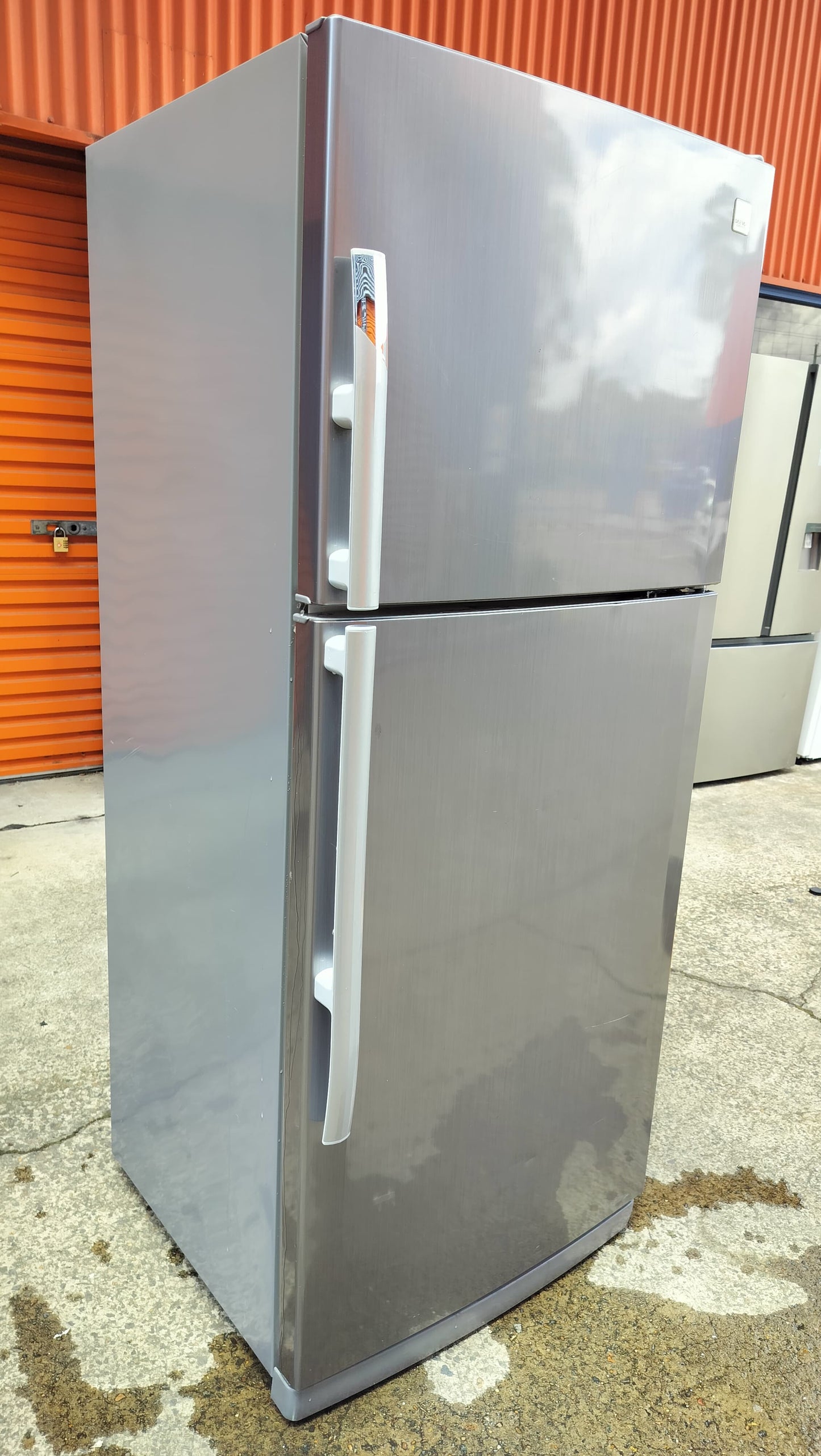 **DAEWOO 405 LITRES FRIDGE FREEZER**