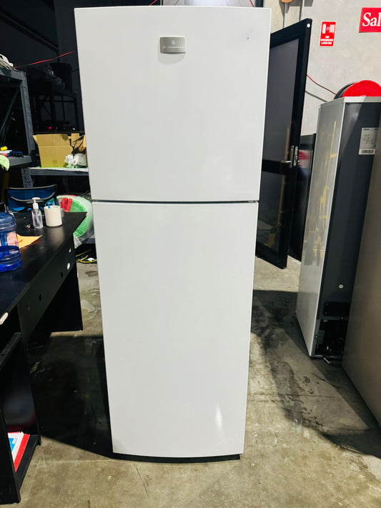 **KELVINATOR 275 LITRES FRIDGE FREEZER**