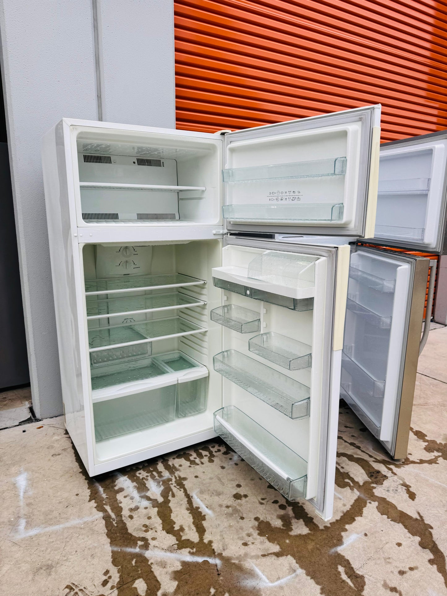 **WESTINGHOUSE 517 LITRES FRIDGE FREEZER**