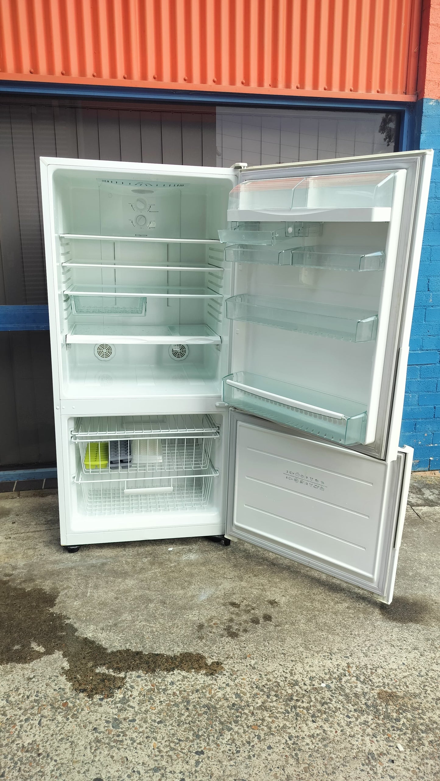 **WESTINGHOUSE 505 LITERS FRIDGE FREEZER**