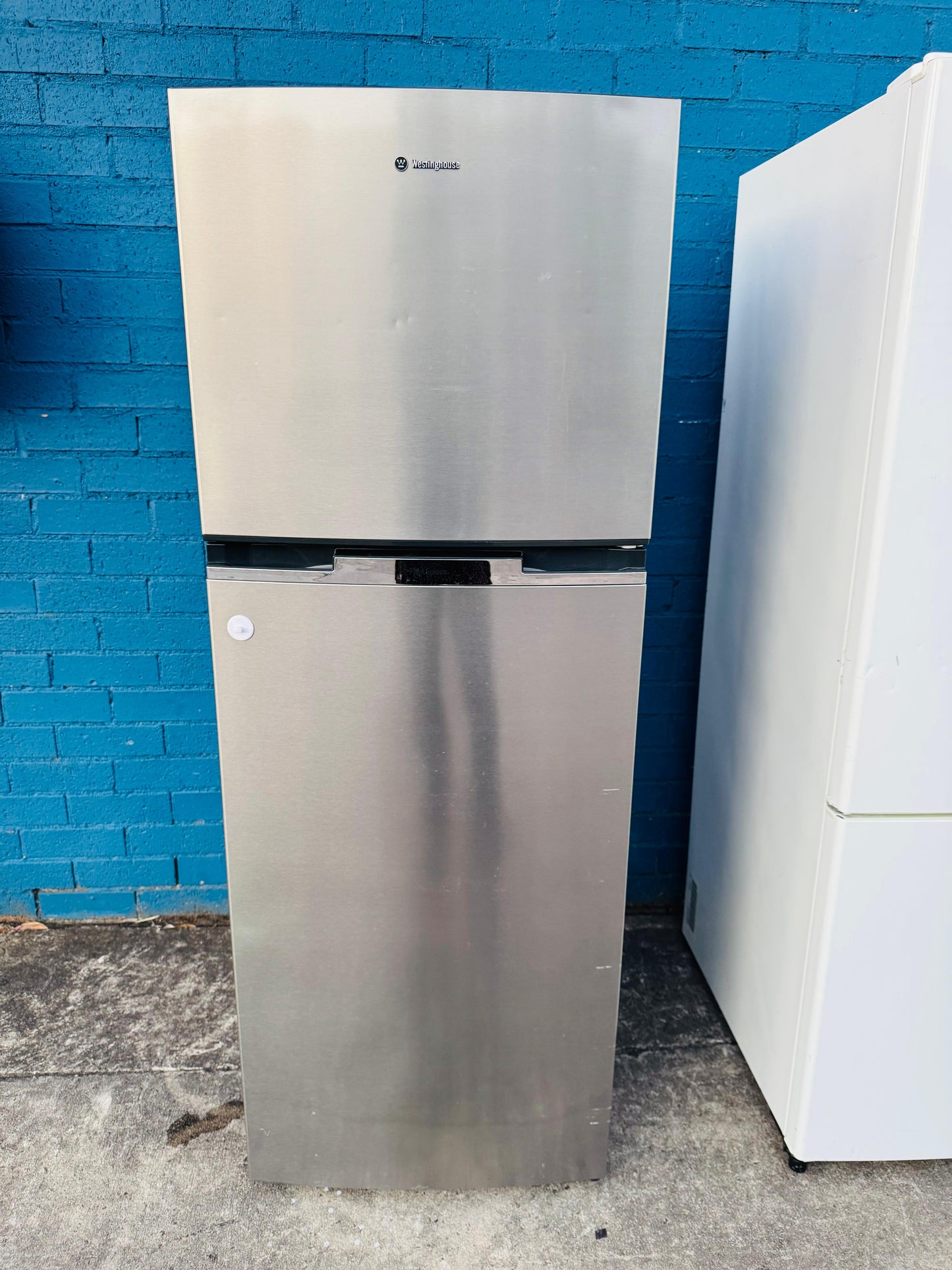 **WESTINGHOUSE 339 LITRES FRIDGE FREEZER**