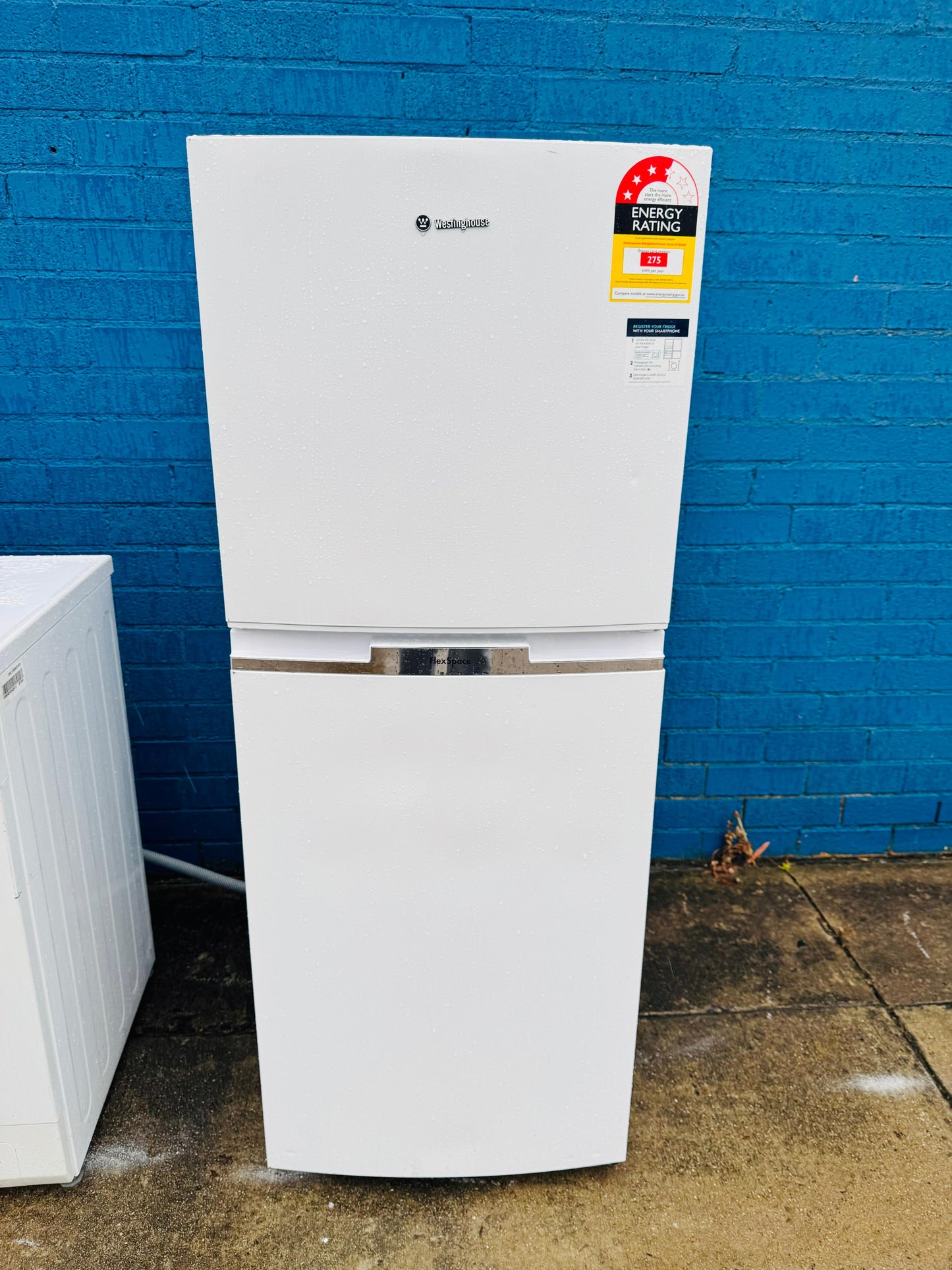 **WESTINGHOUSE 230 LITRES FRIDGE FREEZER**