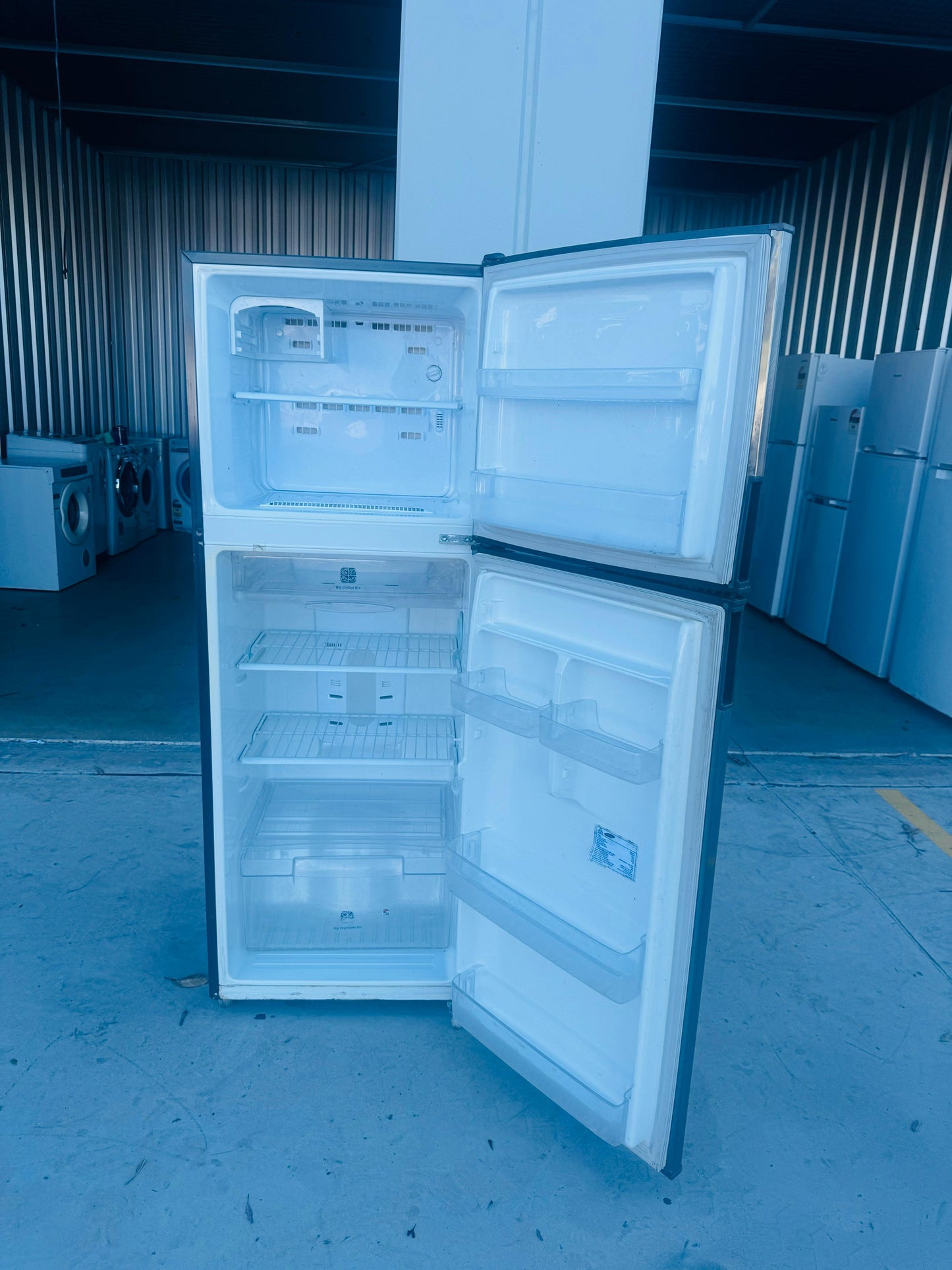 **SAMSUNG 296 LITRES FRIDGE FREEZER**