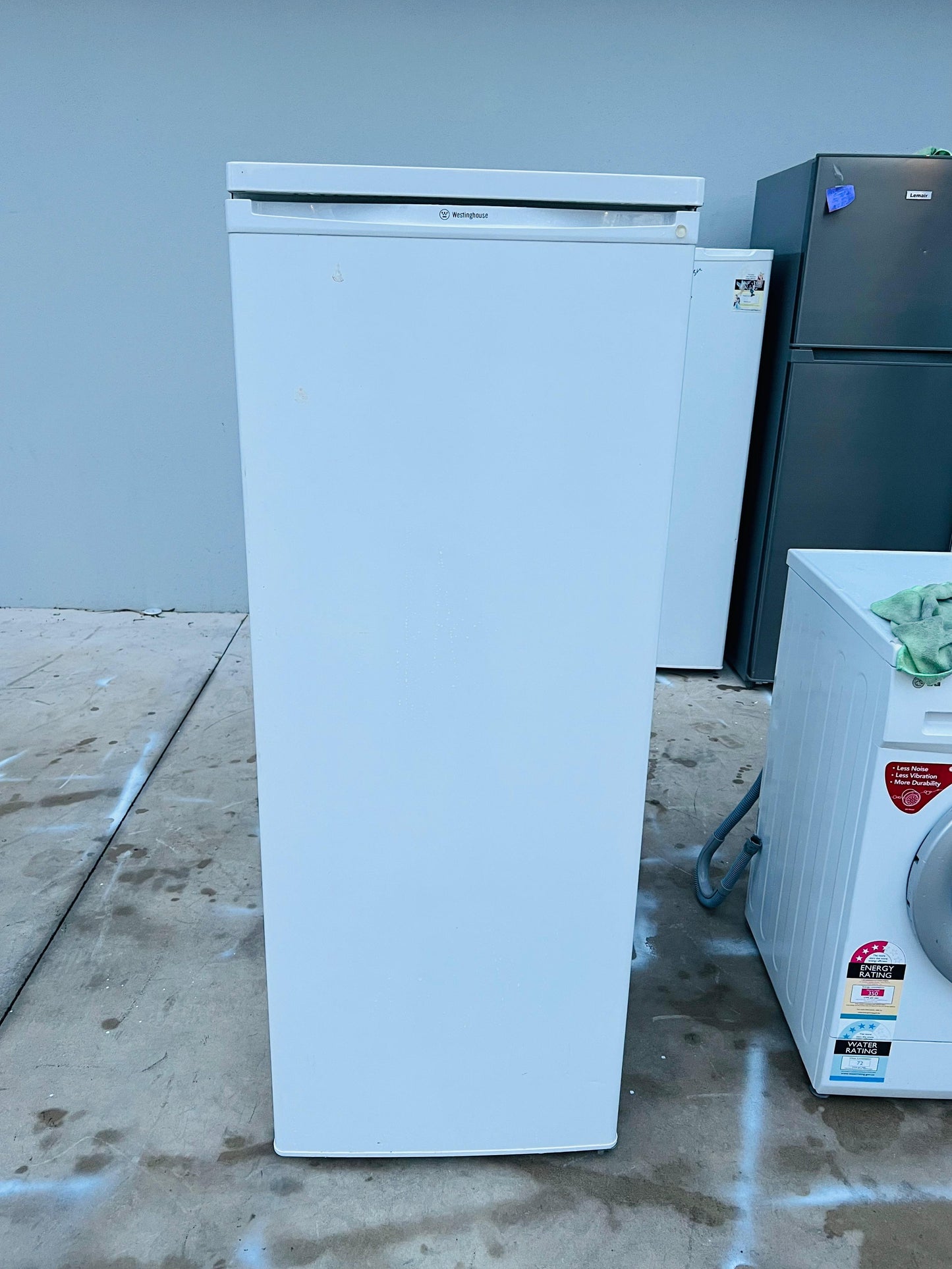 **WESTINGHOUSE 210 LITRES FRIDGE **