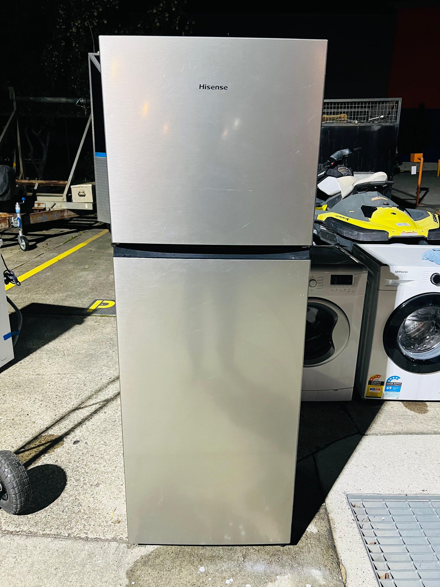 **HISENSE 326 LITRES FRIDGE FREEZER**