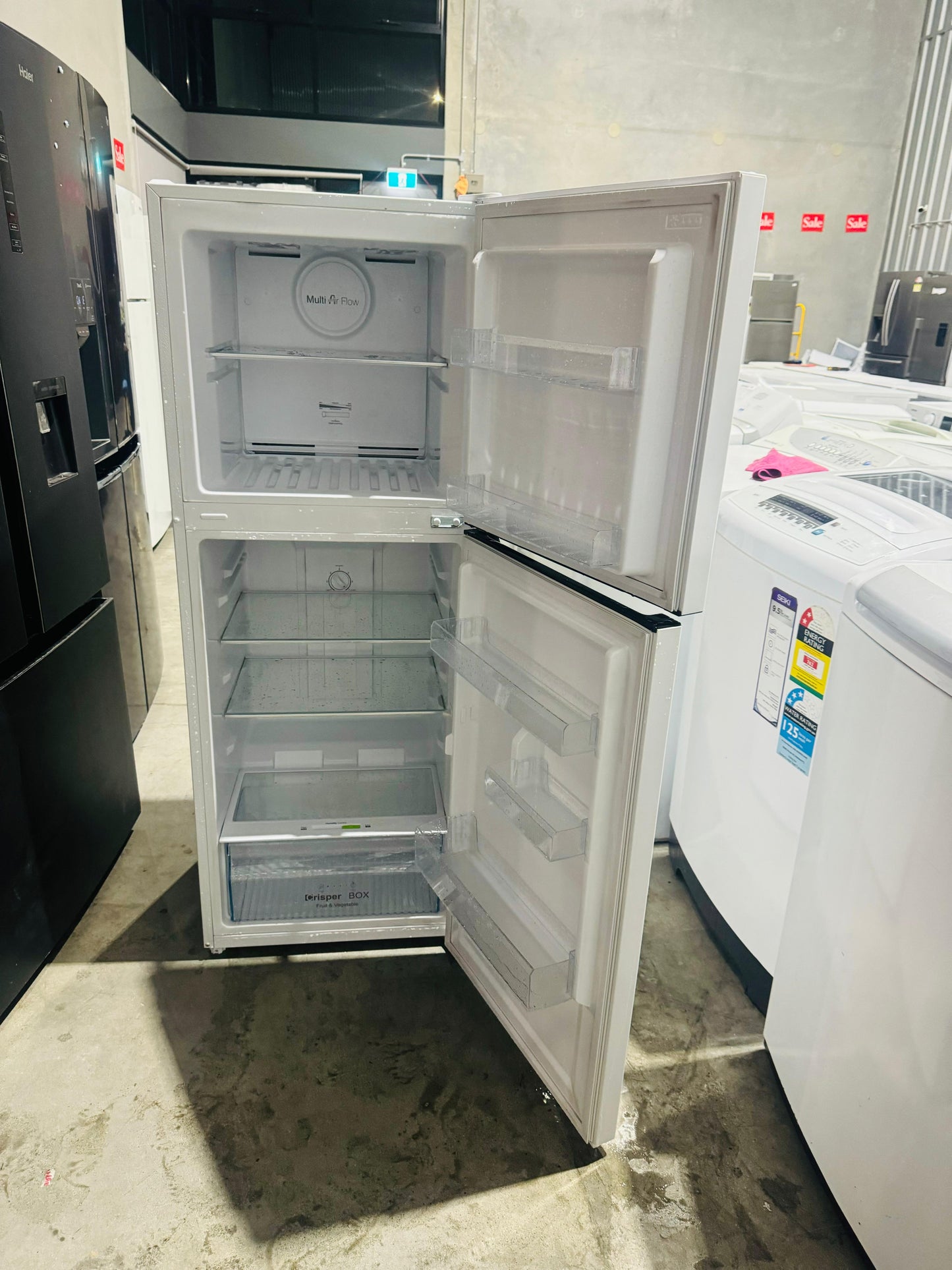 **CHIQ 202 LITRES FRIDGE FREEZER**