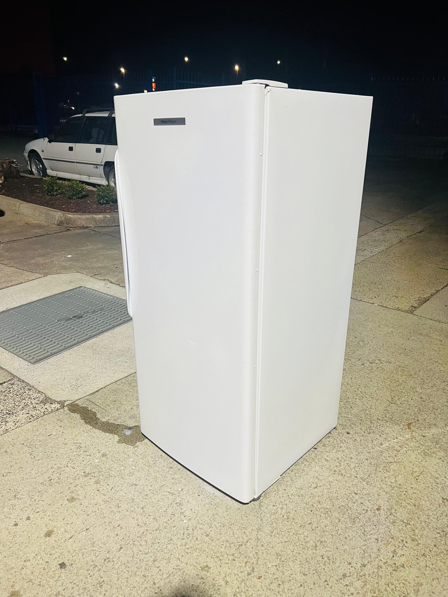 **FISHER & PAYKEL 373 LITRES FREEZER**