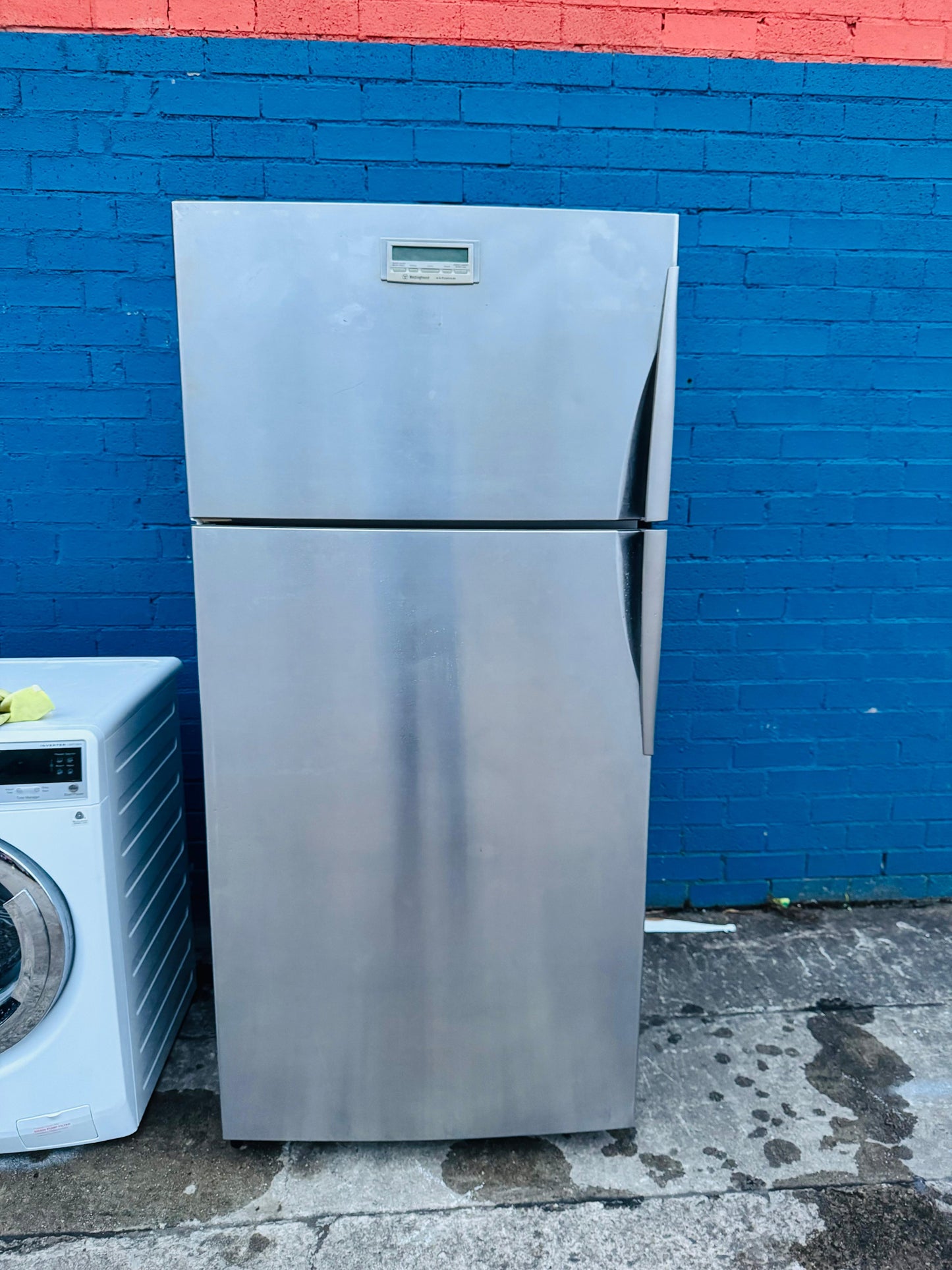 **WESTINGHOUSE 517 LITRES FRIDGE FREEZER**