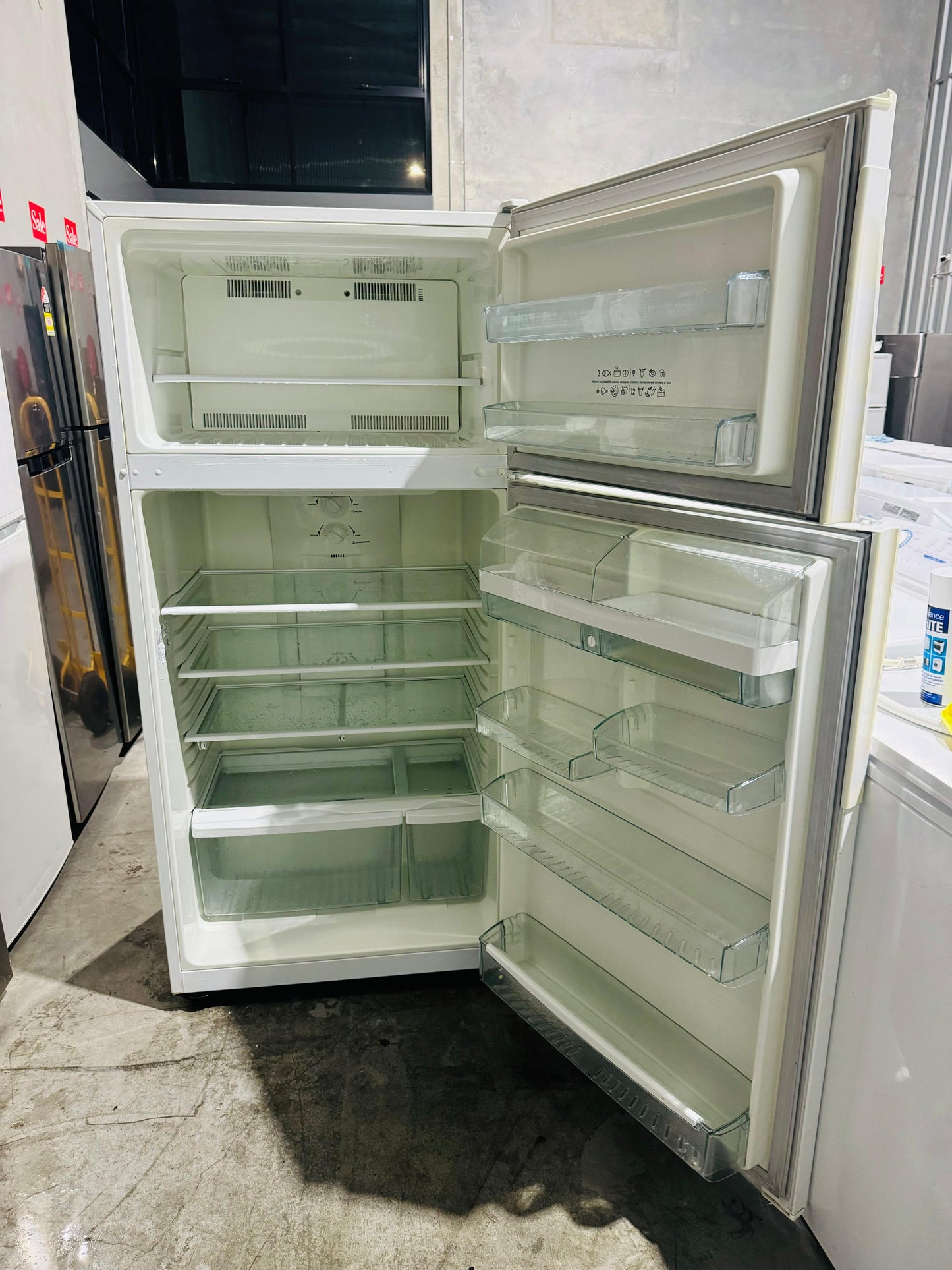 **WESTINGHOUSE 520 LITRES FRIDGE FREEZER**