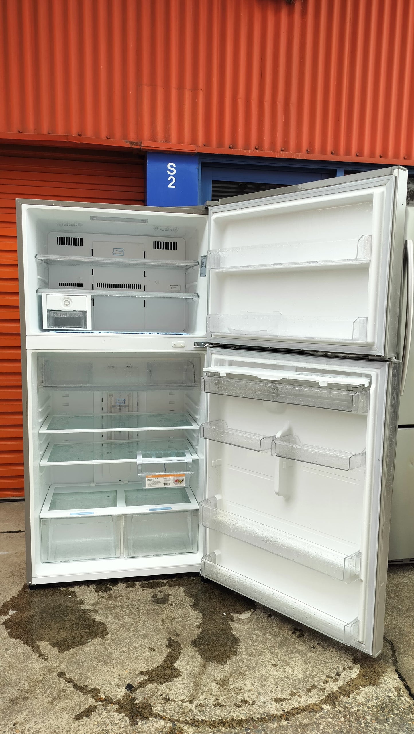 **LG 558 LITRES FRIDGE FREEZER & WATER DISPENSER**