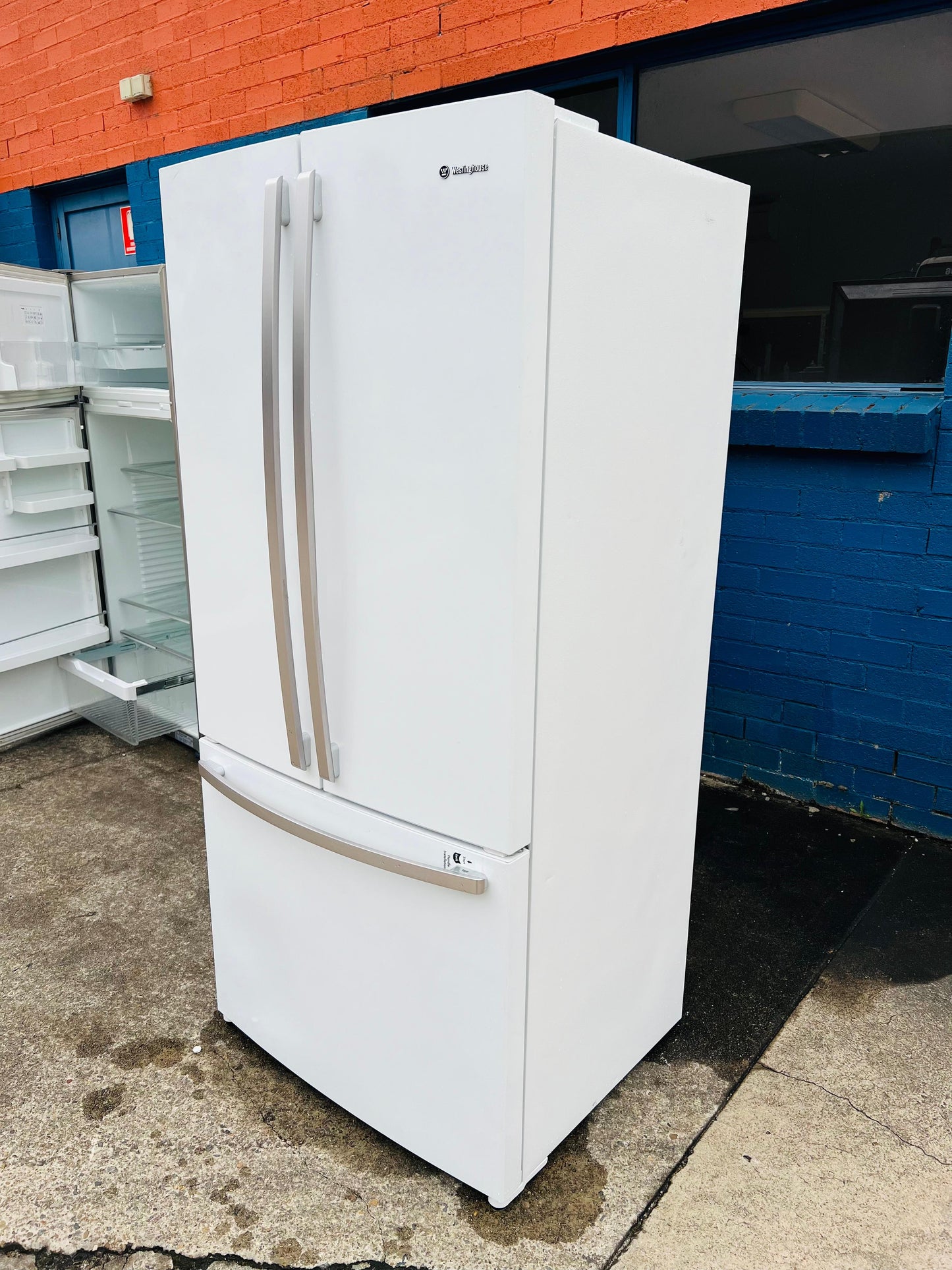 **WESTINGHOUSE FRENCH DOOR 524 FRIDGE FREEZER**