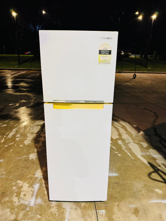 **SAMSUNG 255 LITRES FRIDGE FREEZER**