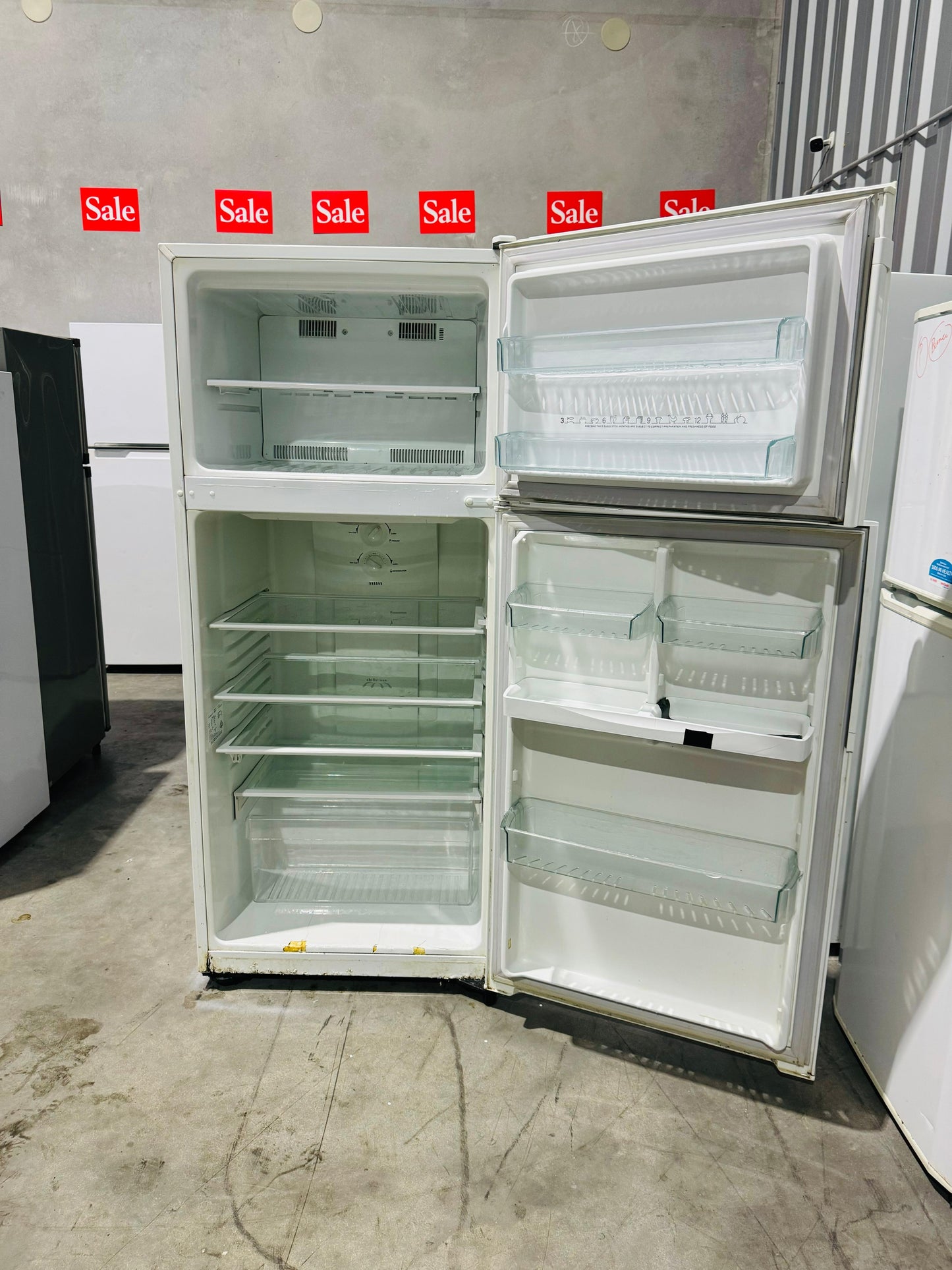 **WESTINGHOUSE 420 LITRES FRIDGE FREEZER**