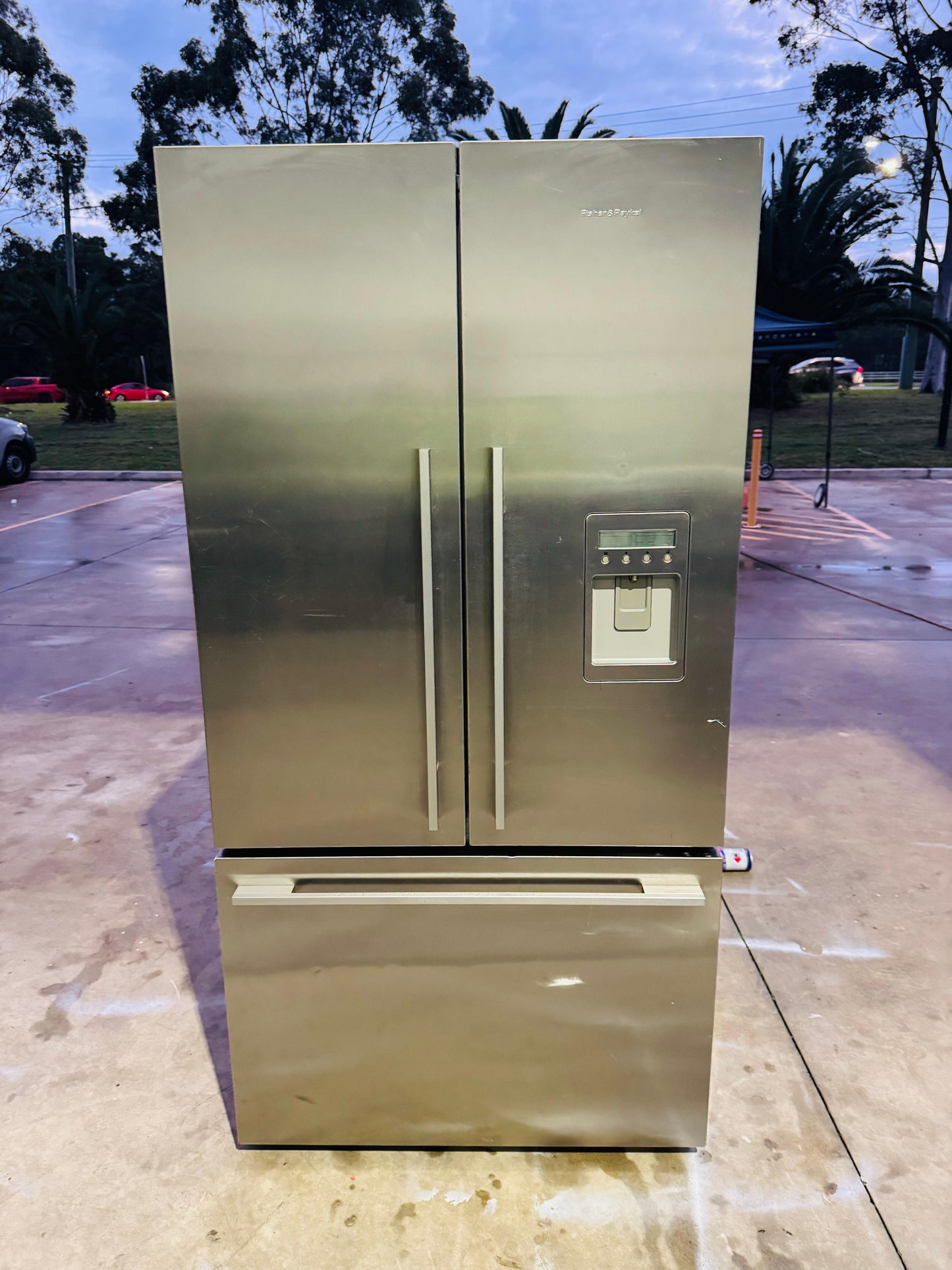 **FISHER & PAYKEL 610 LITRES FRENCH DOOR FRIDGE FREEZER**