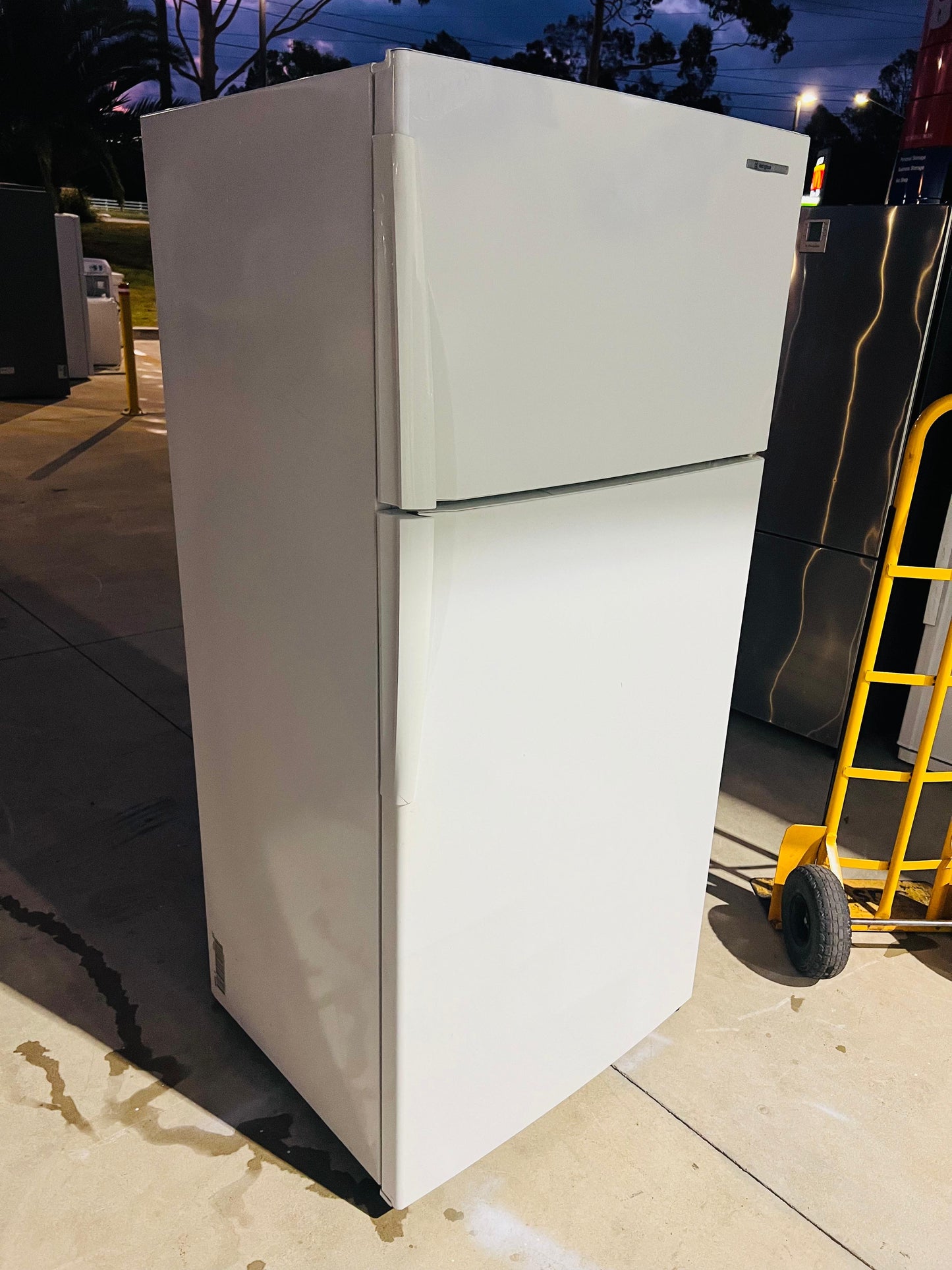 **WESTINGHOUSE 520 LITRES FRIDGE FREEZER**