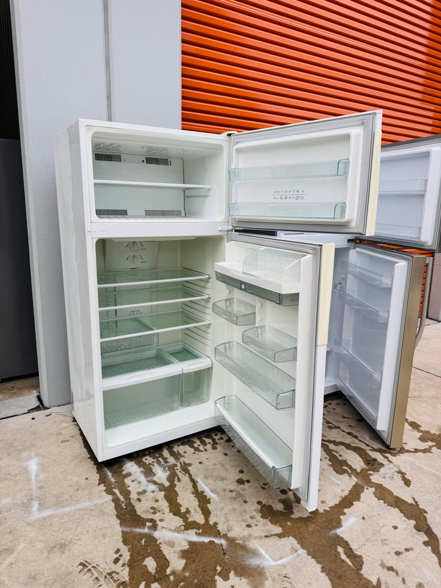 **WESTINGHOUSE 517 LITRES FRIDGE FREEZER**