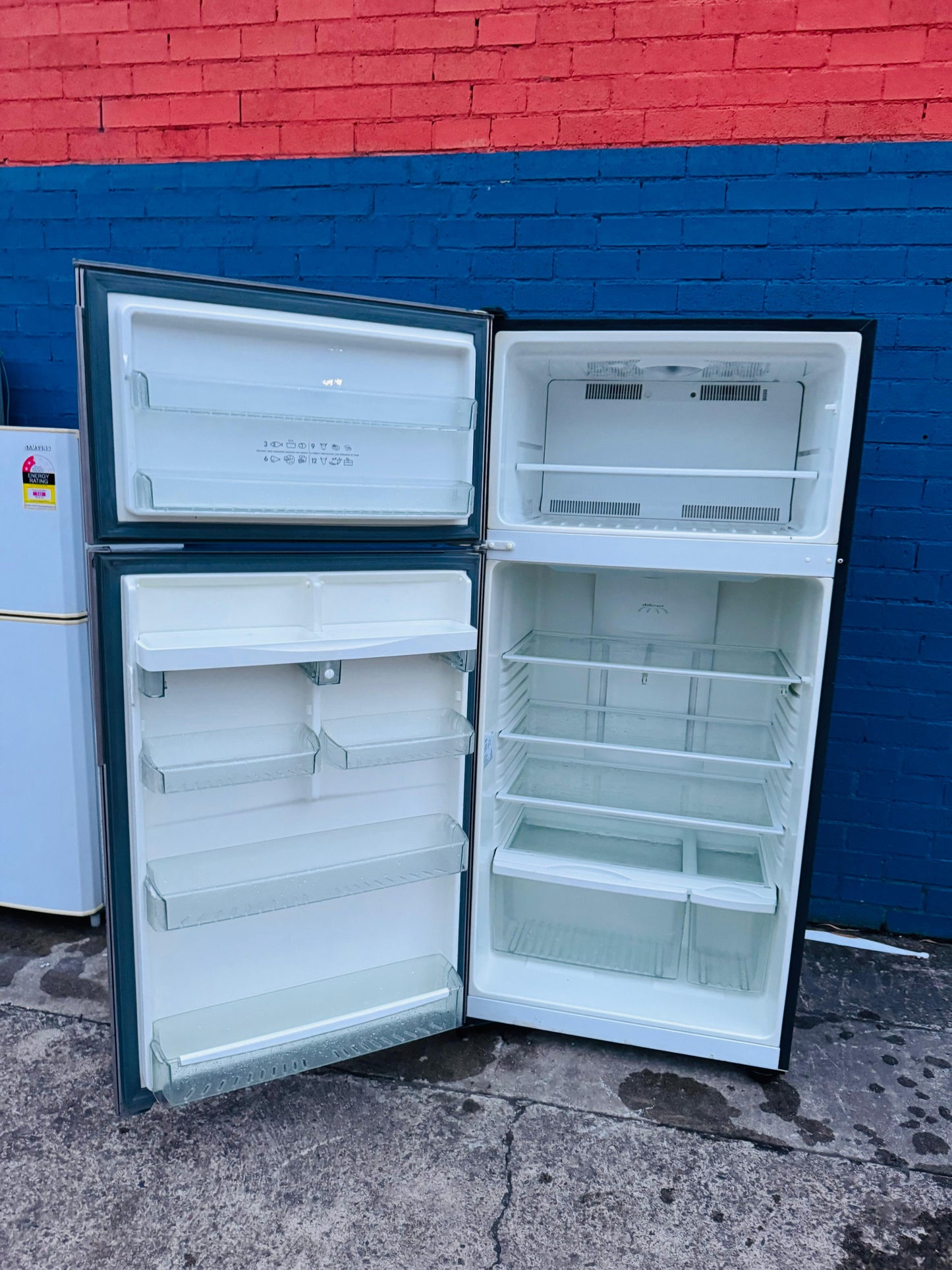 **WESTINGHOUSE 517 LITRES FRIDGE FREEZER**