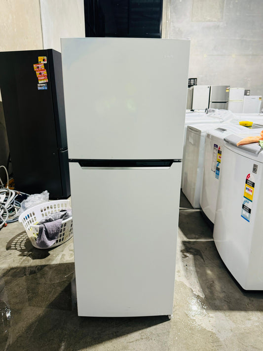 **CHIQ 216 LITRES FRIDGE FREEZER**