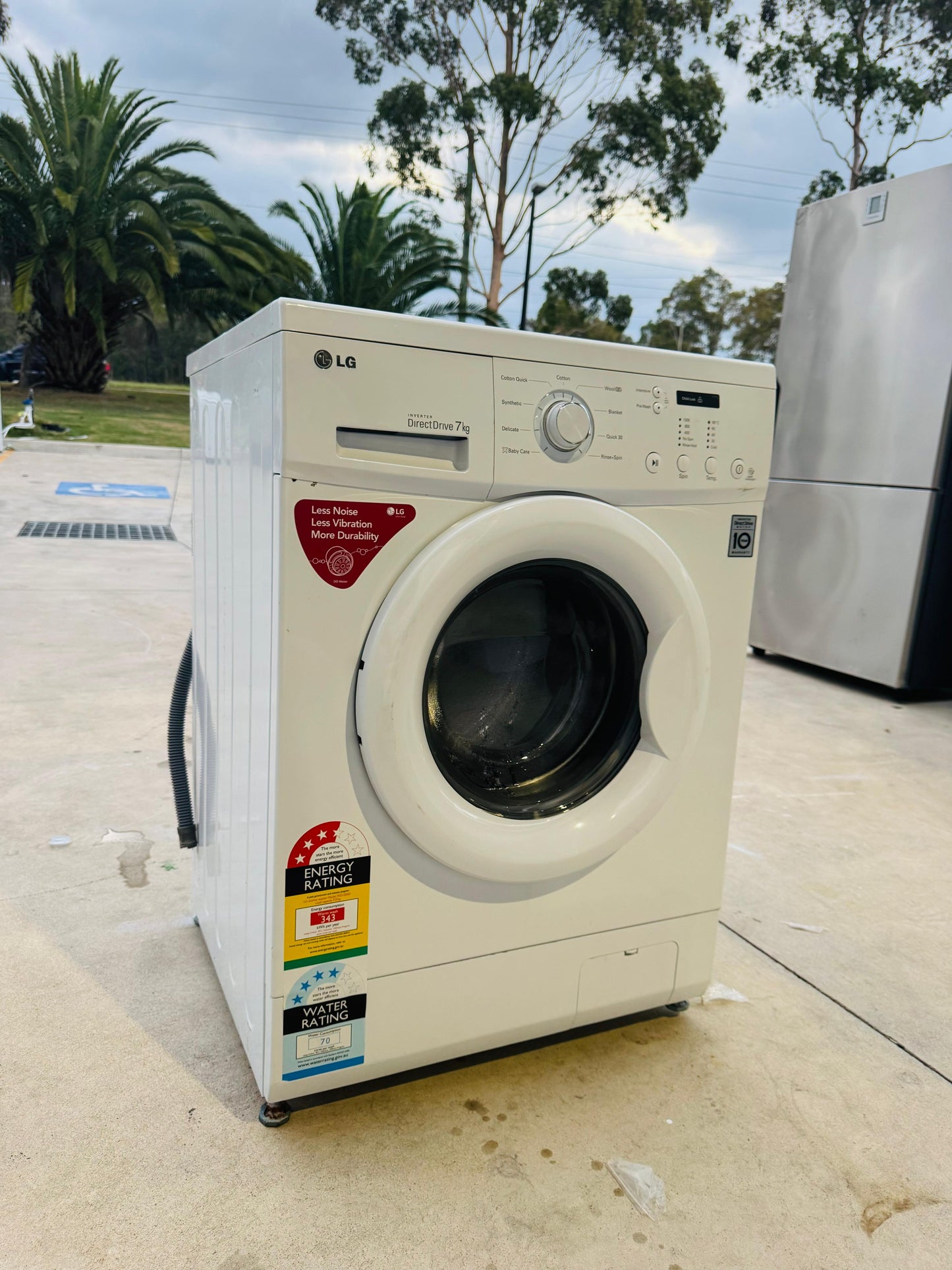 **LG 7KGS FRONT LOADER WASHING MACHINE**