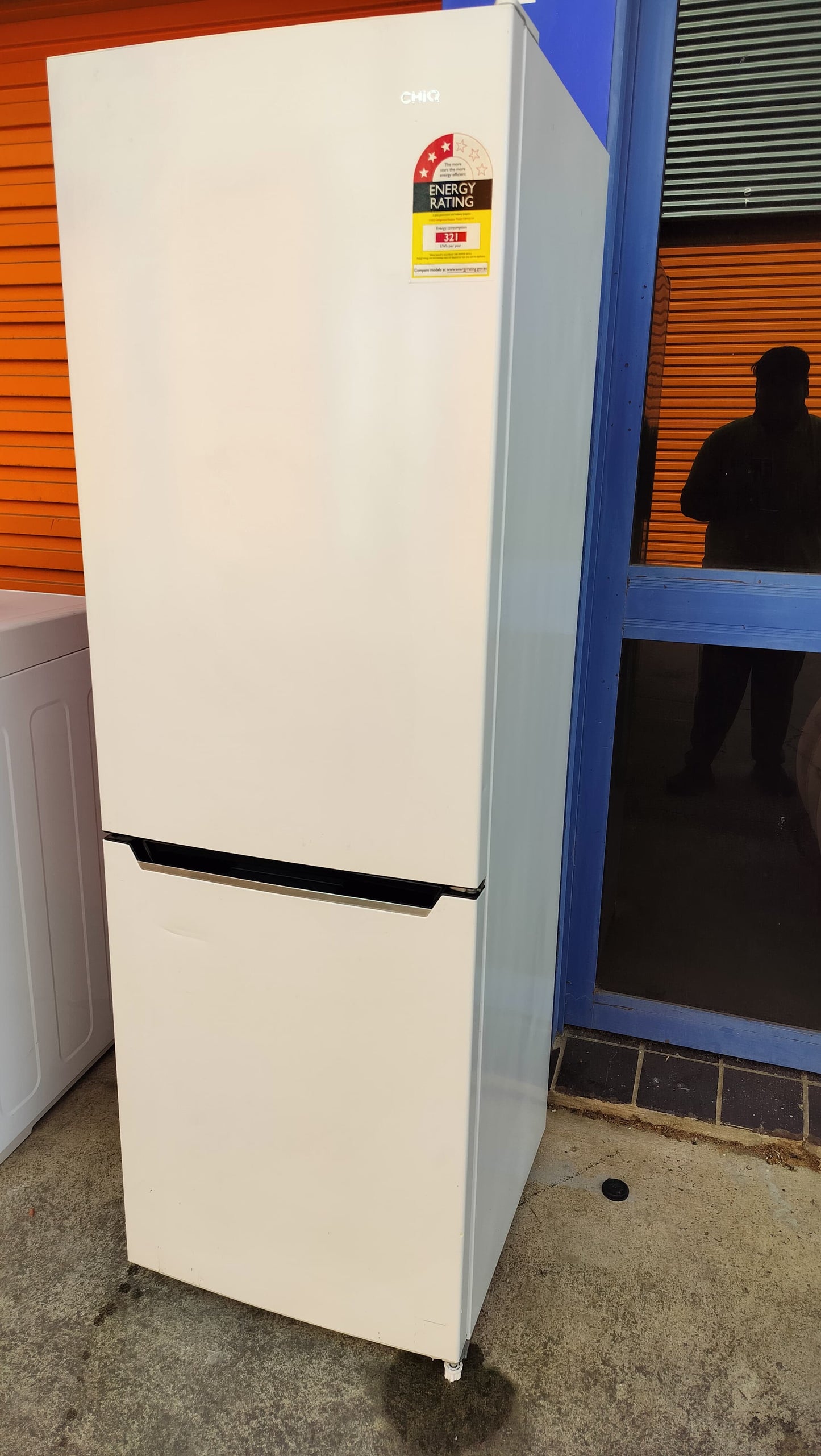 **CHIQ 251 LITRES FRIDGE FREEZER**