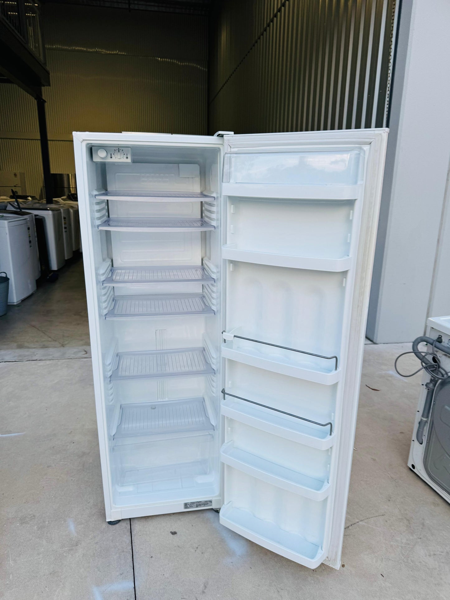 **FISHER & PAYKEL 266 FRIDGE**