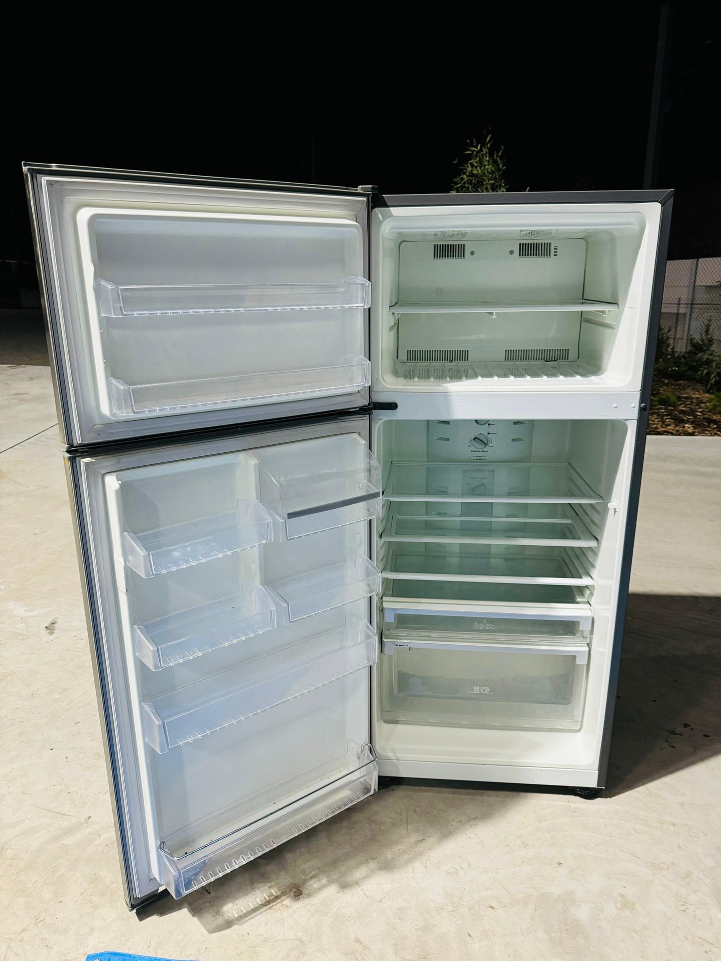 **ELECTROLUX 420 LITRES FRIDGE FREEZER**