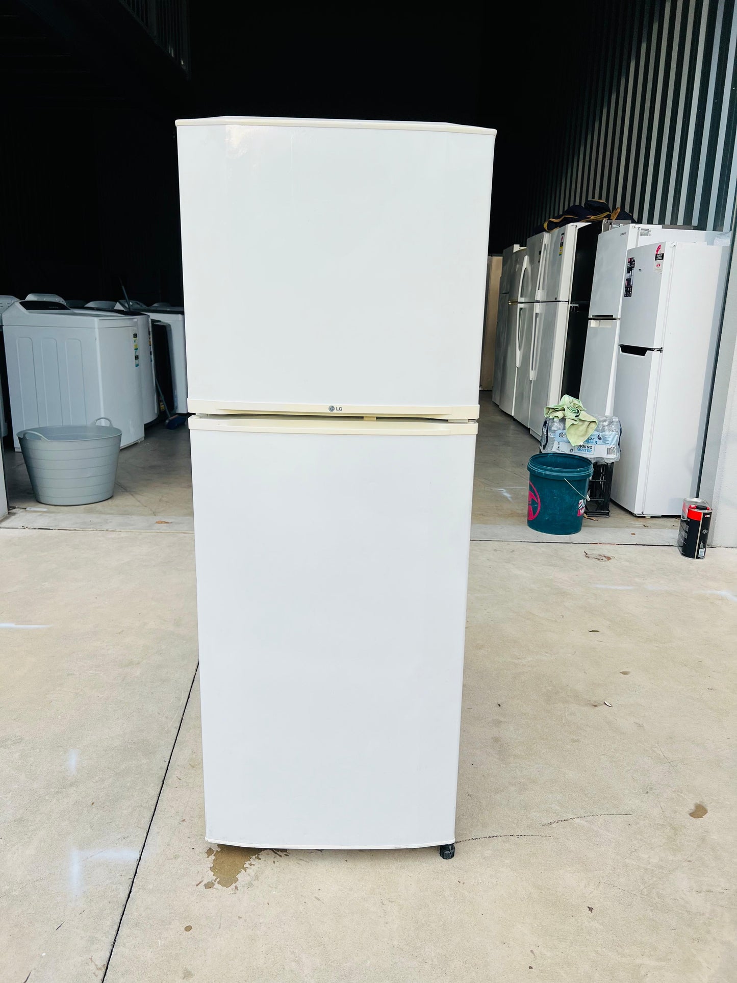 **LG 205 LITRES FRIDGE FREEZER**