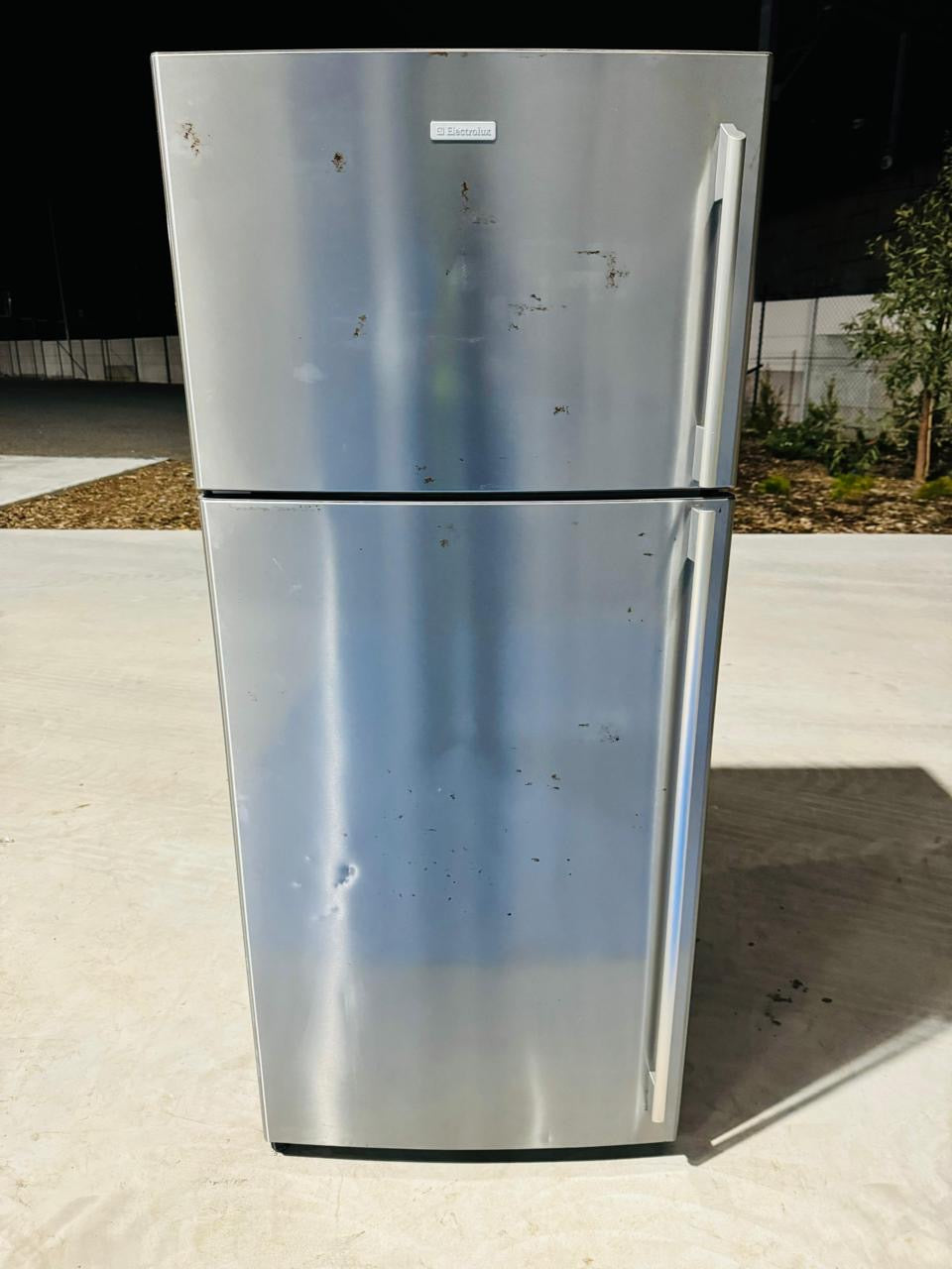 **ELECTROLUX 420 LITRES FRIDGE FREEZER**