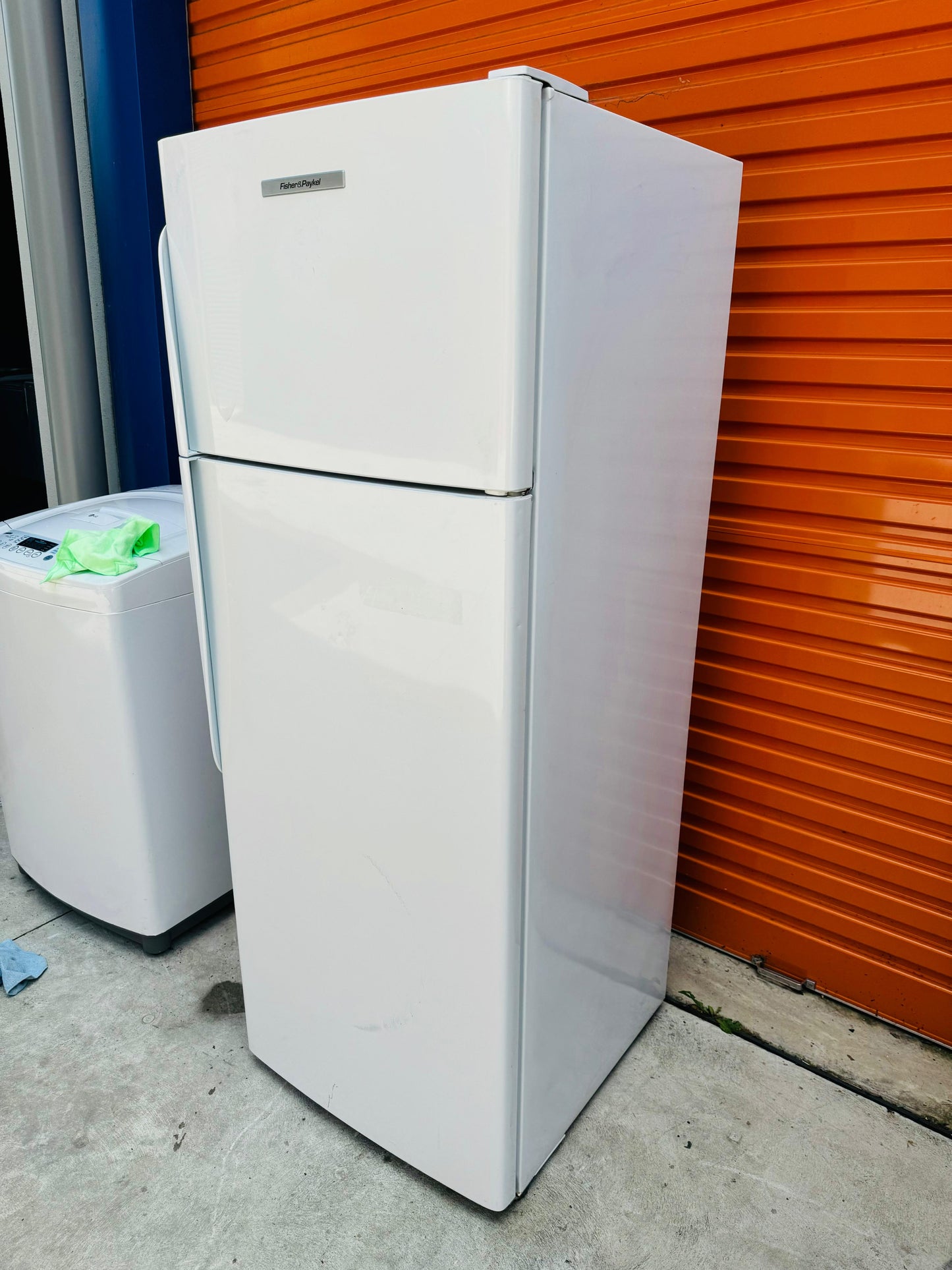 **FISHER & PAYKEL 411 LITRES FRIDGE FREEZER**