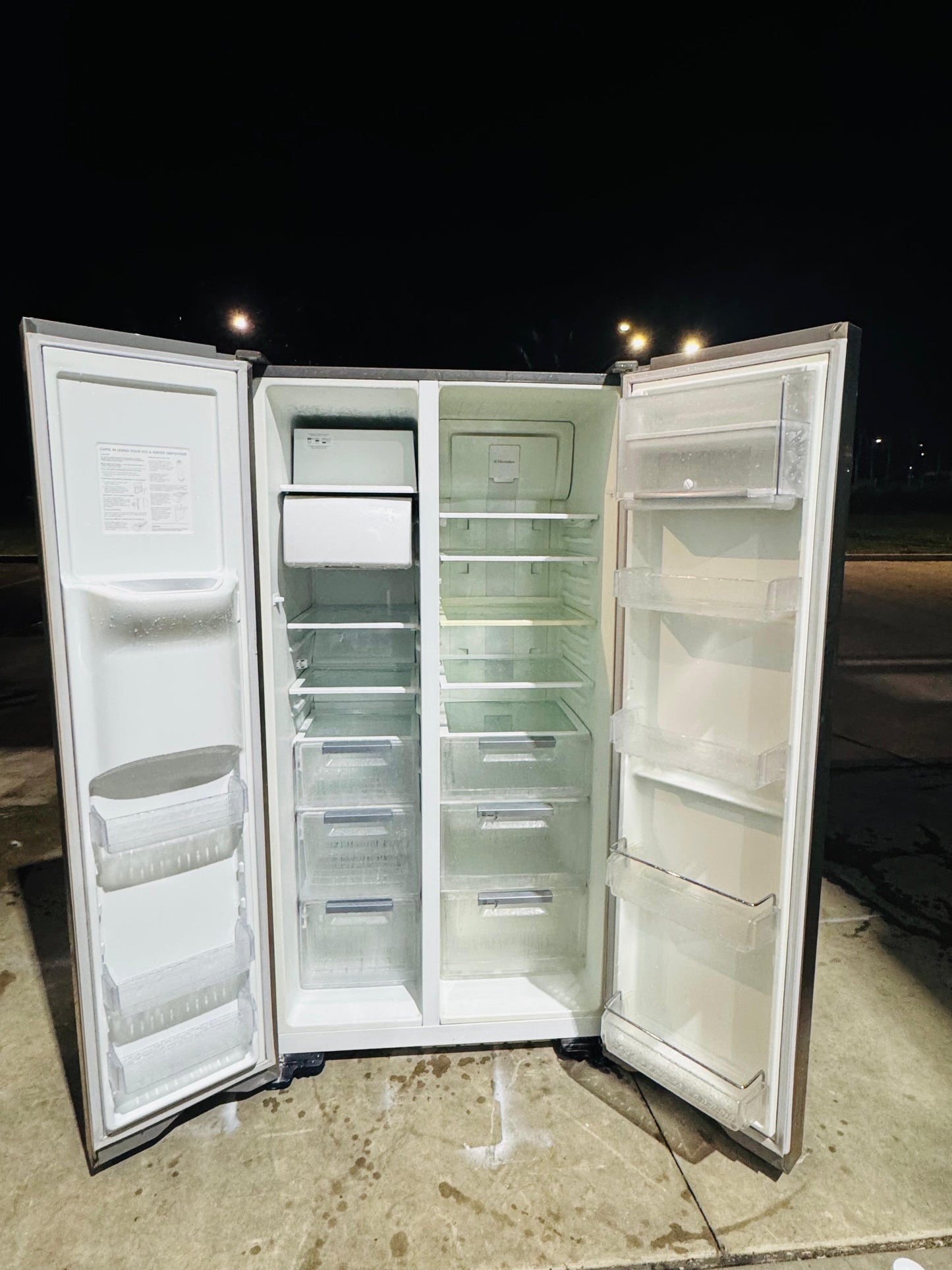**ELECTROLUX SIDE BY SIDE 597 LITRES FRIDGE FREEZER**
