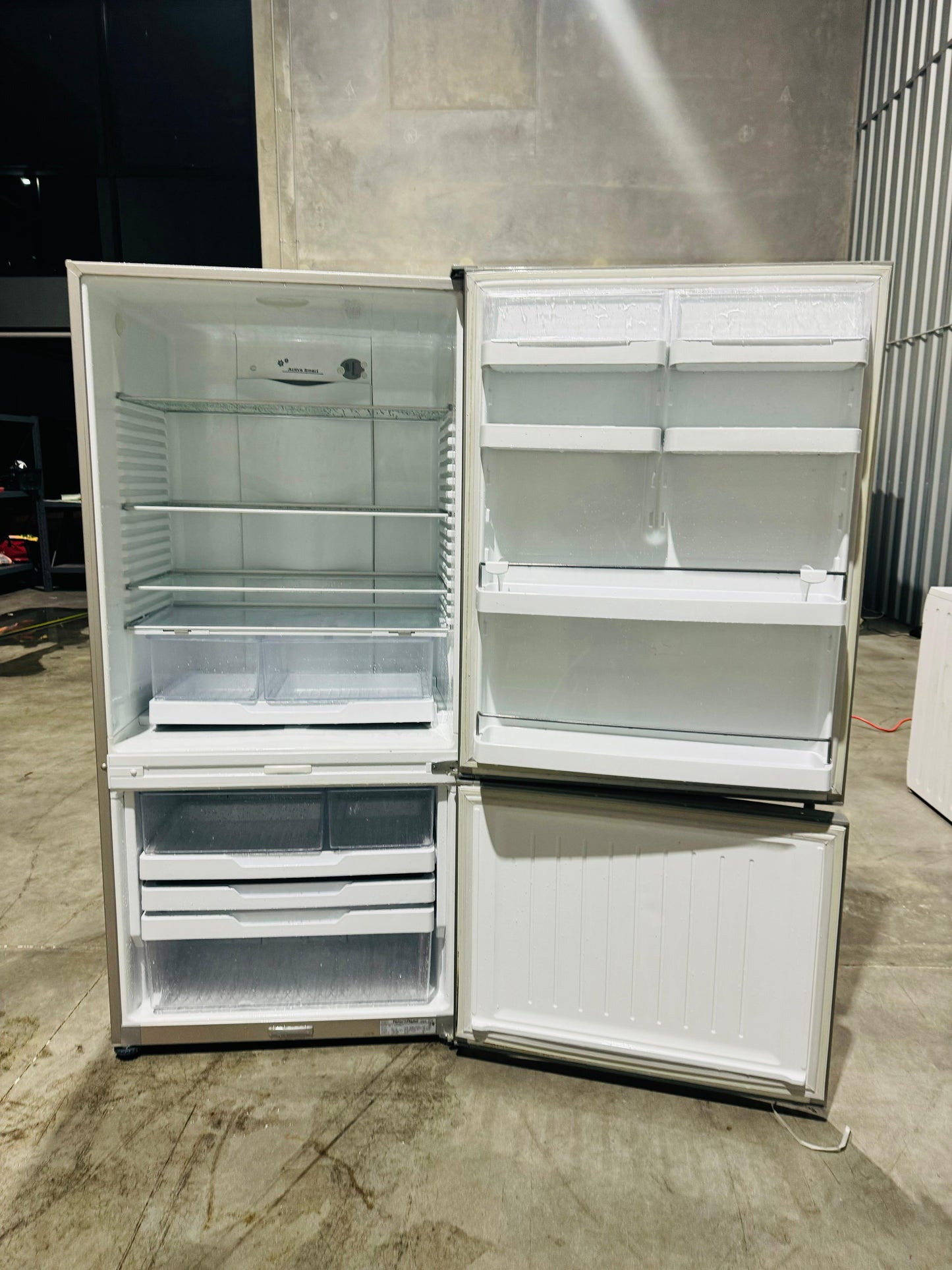 **FISHER & PAYKEL 519 LITRES FRIDGE FREEZER**