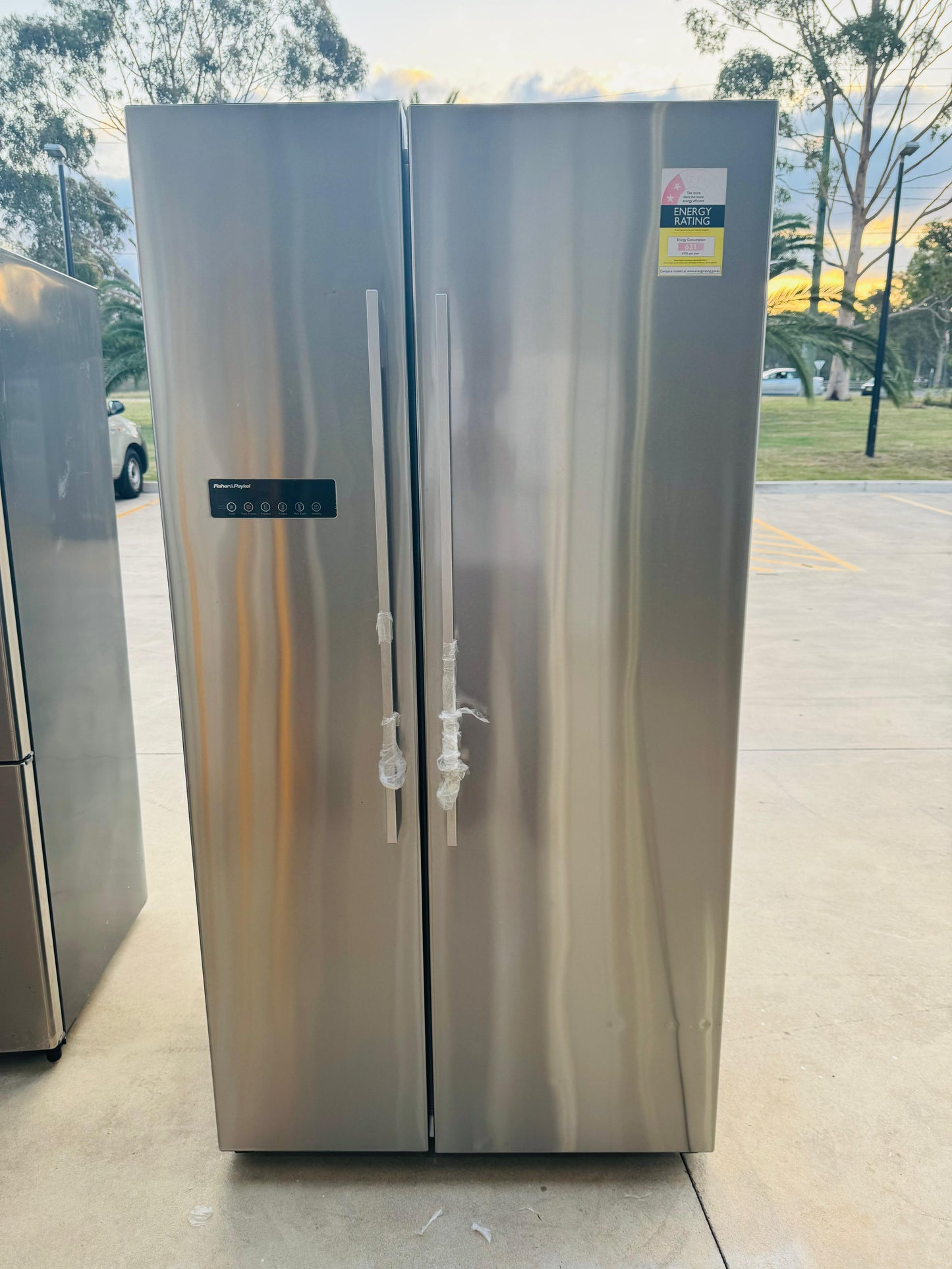 **FISHER & PAYKEL SIDE BY SIDE 628 LITRES FRIDGE FREEZER **